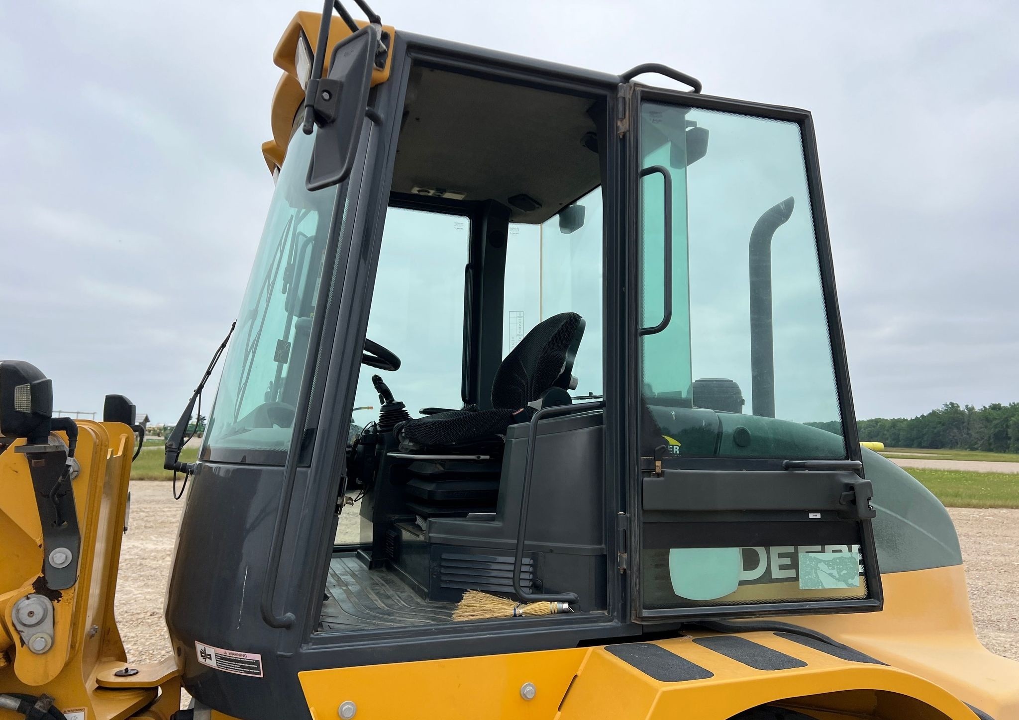 gallery 2016 John Deere 324K wheel loader