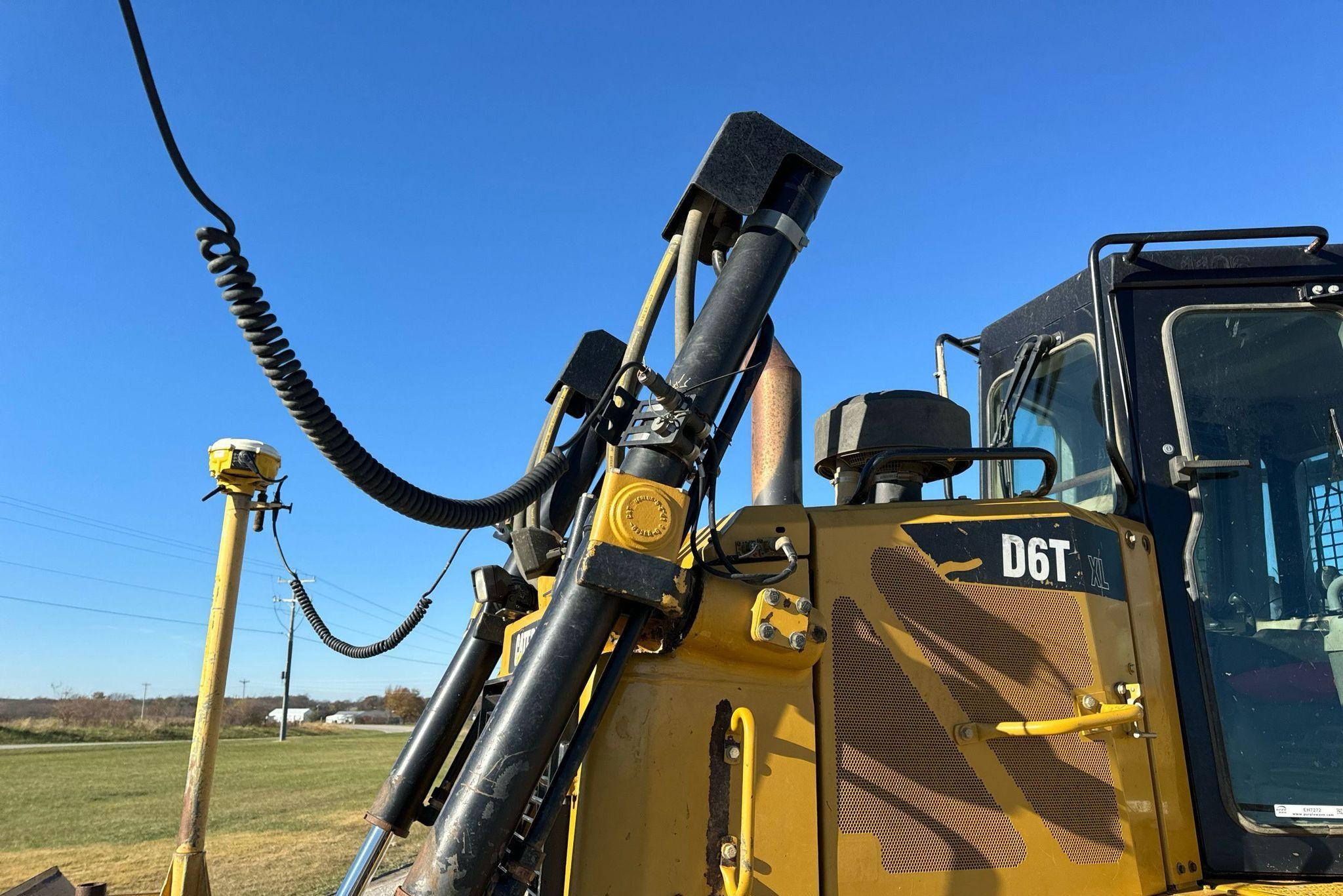 gallery 2011 Caterpillar D6T XL dozer