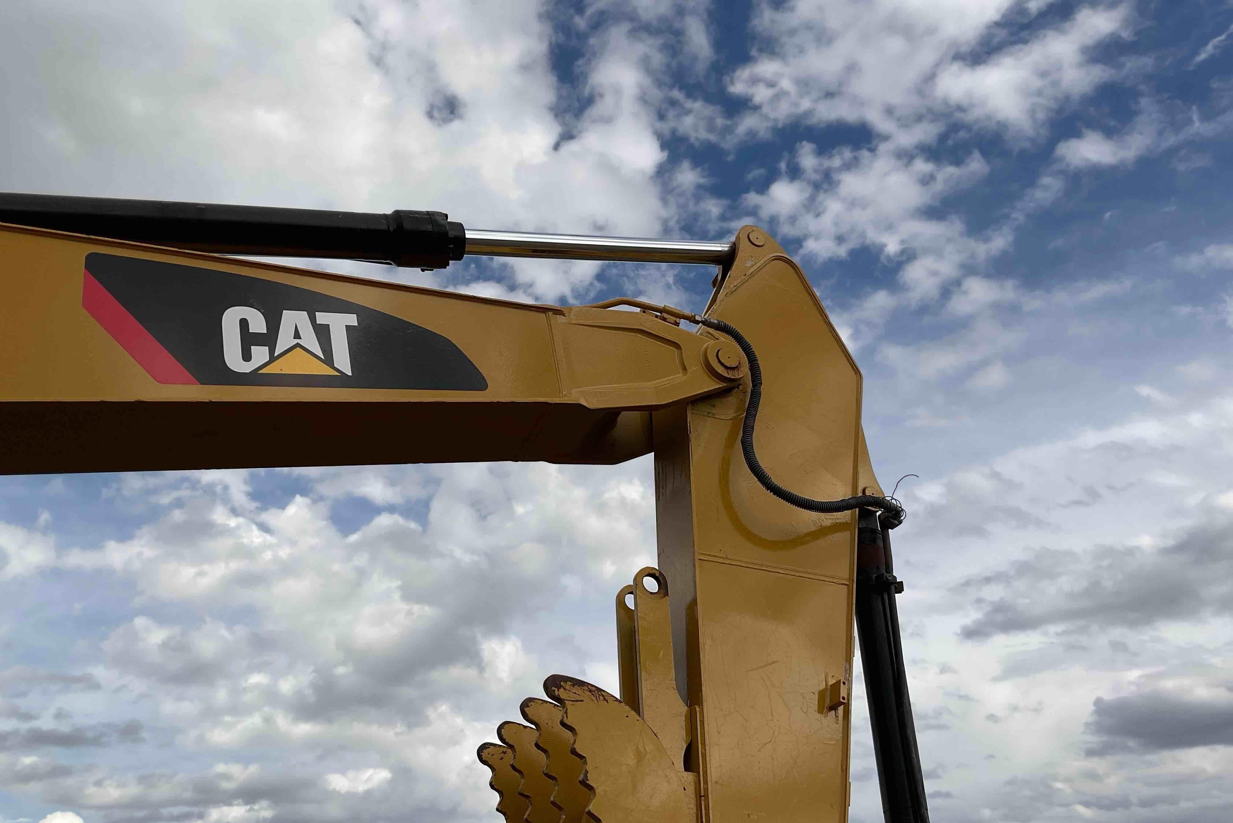 gallery 2017 Caterpillar 320FL Excavator