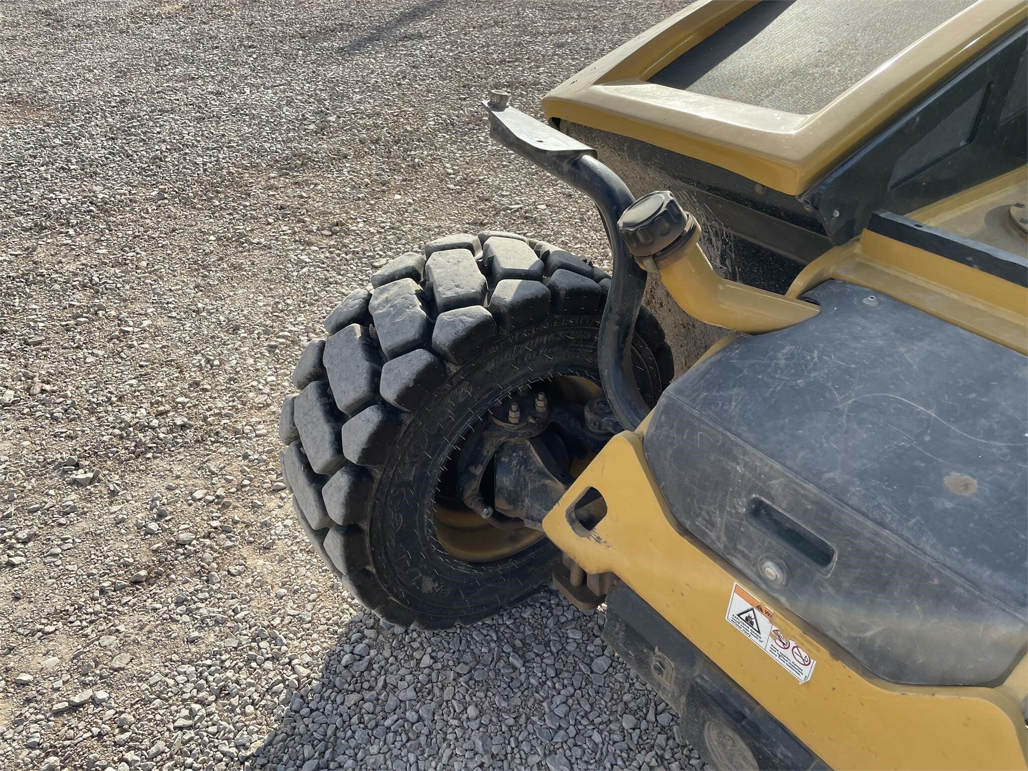 gallery 2015 Caterpillar TH255C Telehandler