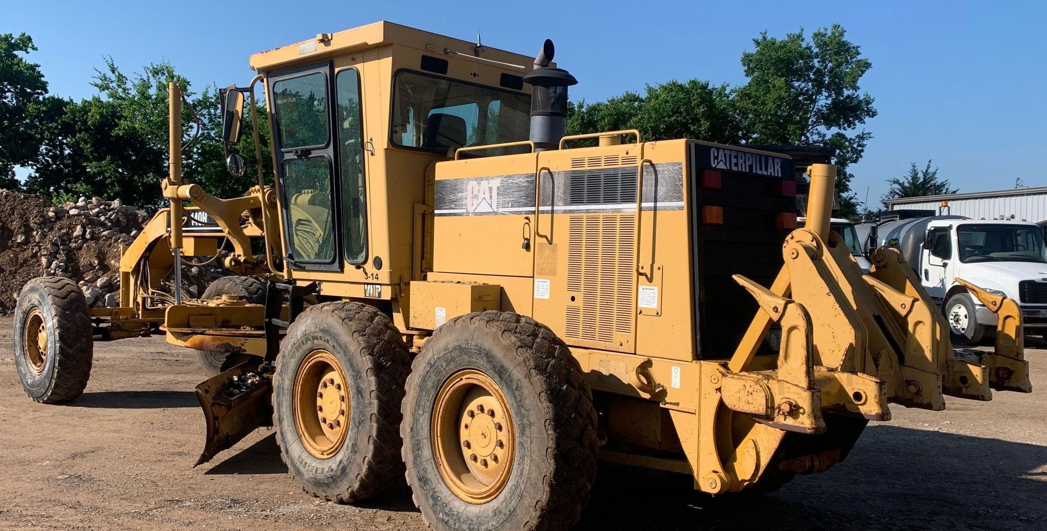 gallery 2001 Caterpillar 140H motor grader
