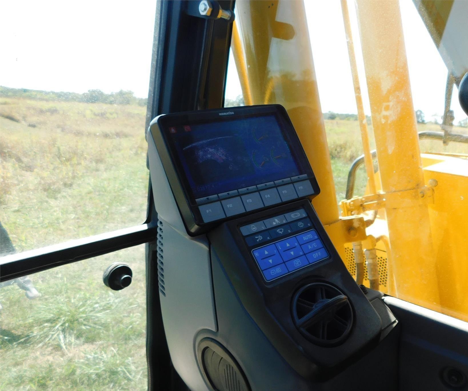 gallery 2016 KOMATSU PC138US LC-11