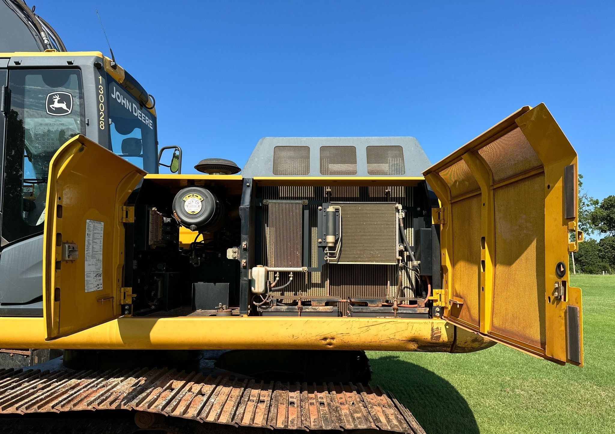 gallery 2014 John Deere 250G LC excavator
