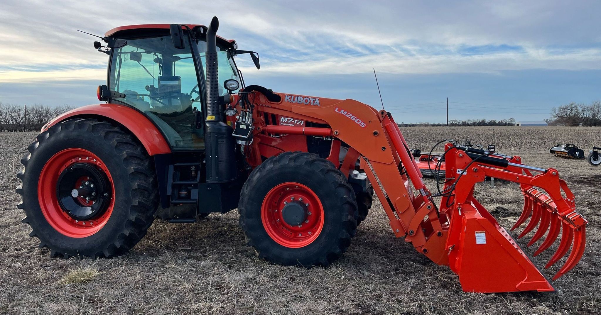 gallery 2018 Kubota M7-171 MFWD tractor