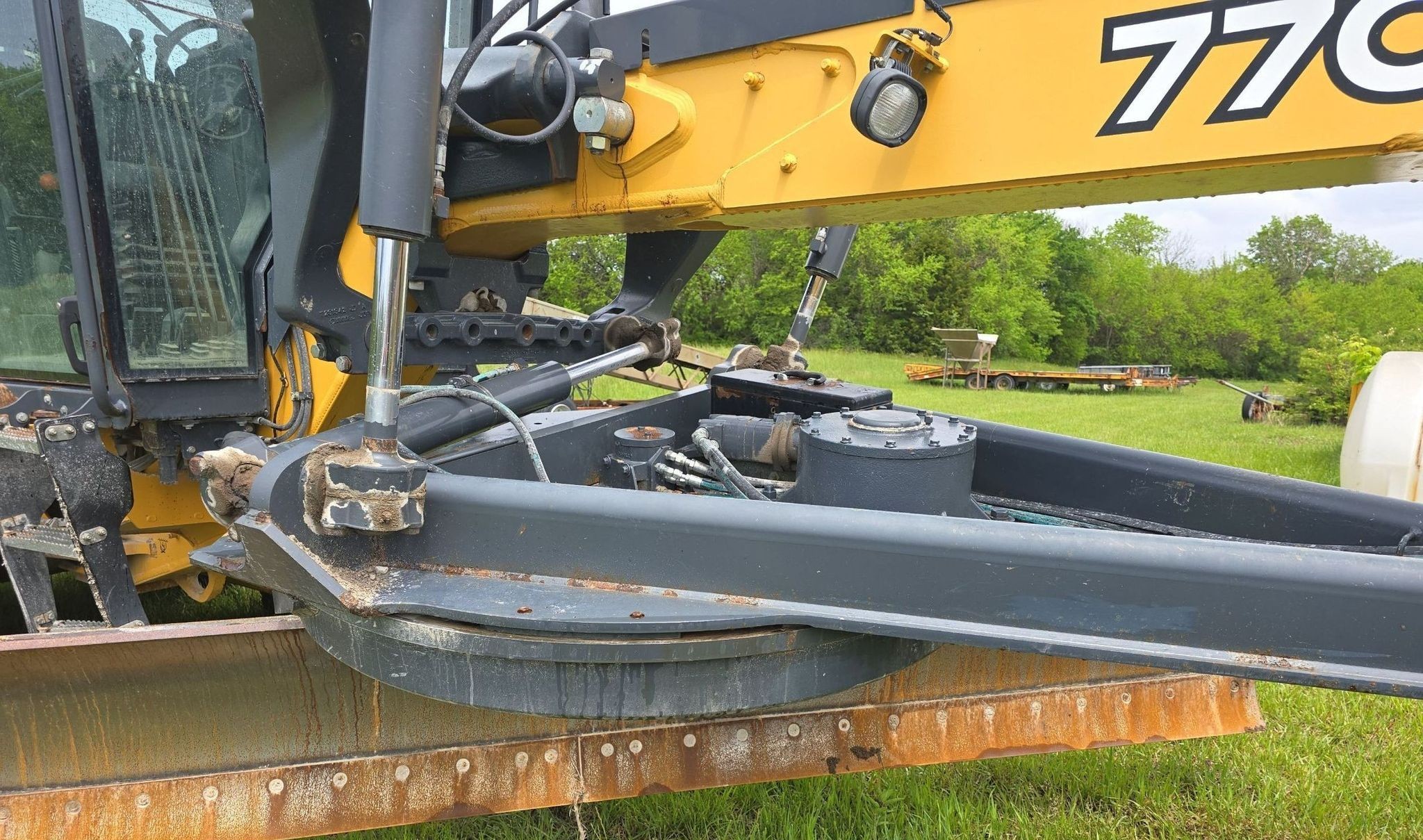 gallery 2013 John Deere 770G motor grader