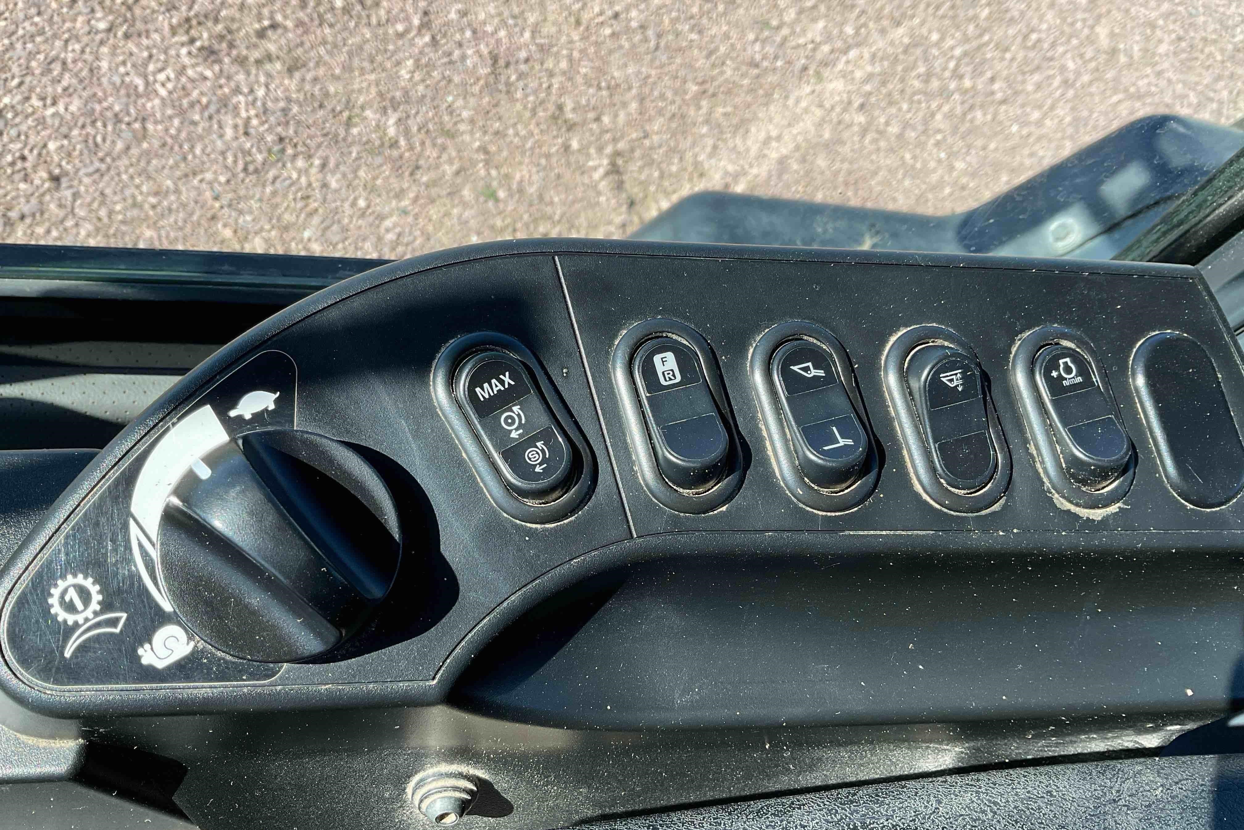 gallery 2019 Komatsu WA270-8 Wheel Loader