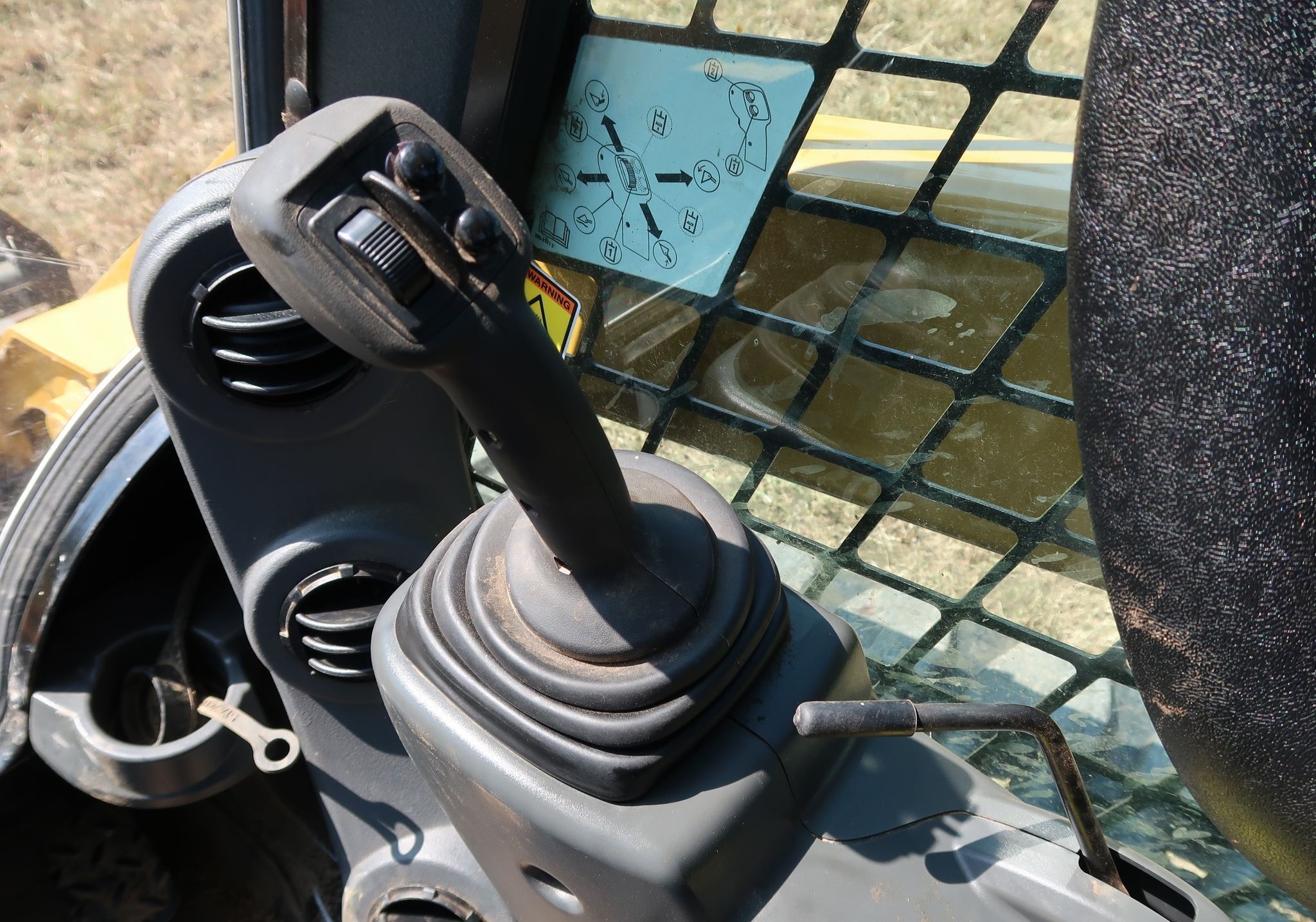 gallery 2017 Caterpillar 299D2 XHP skid steer loader