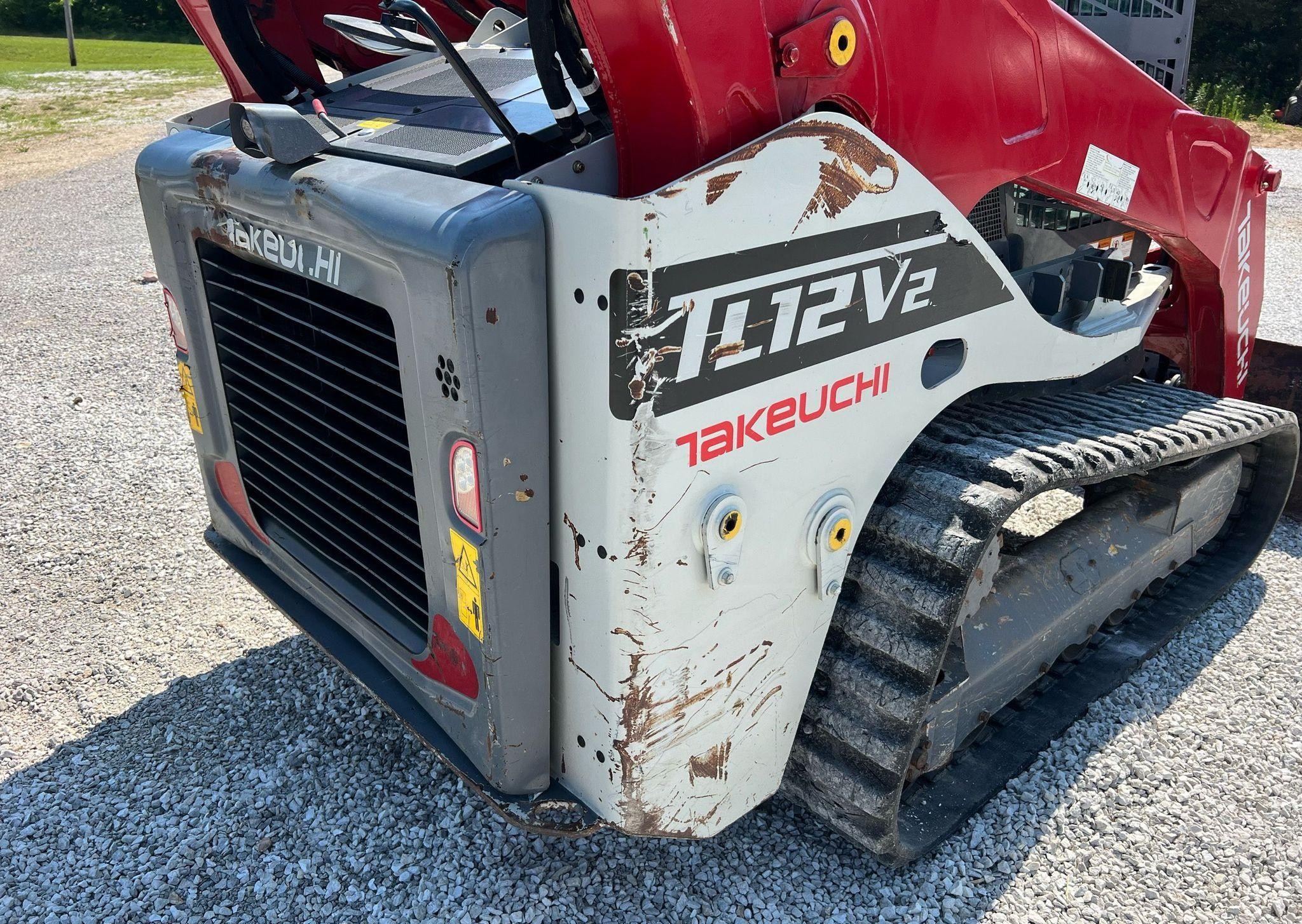 gallery 2016 Takeuchi TL12V2 tracked skid steer loader