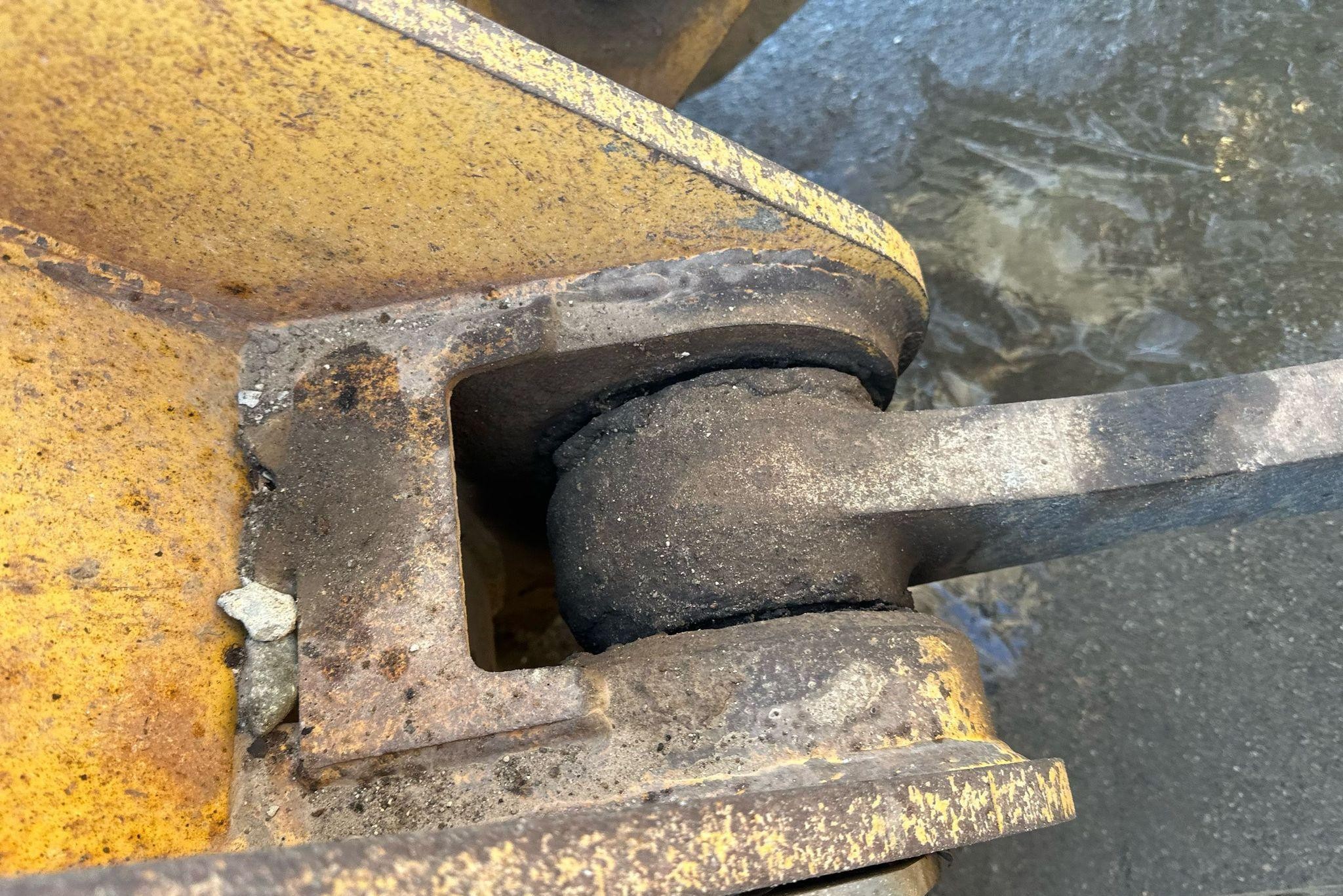 gallery 2006 John Deere 844J wheel loader