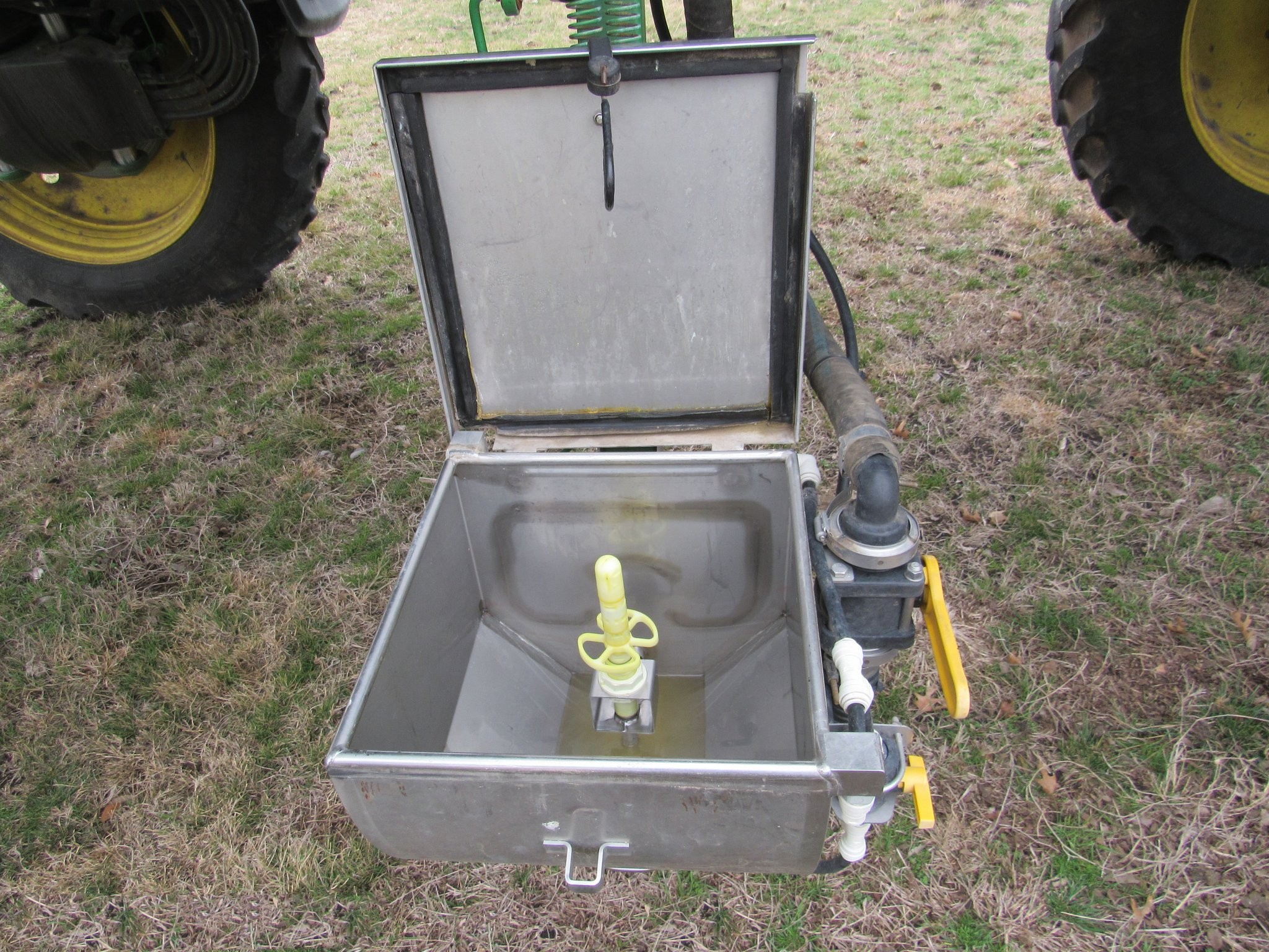 gallery 2014 John Deere R4038 self-propelled sprayer