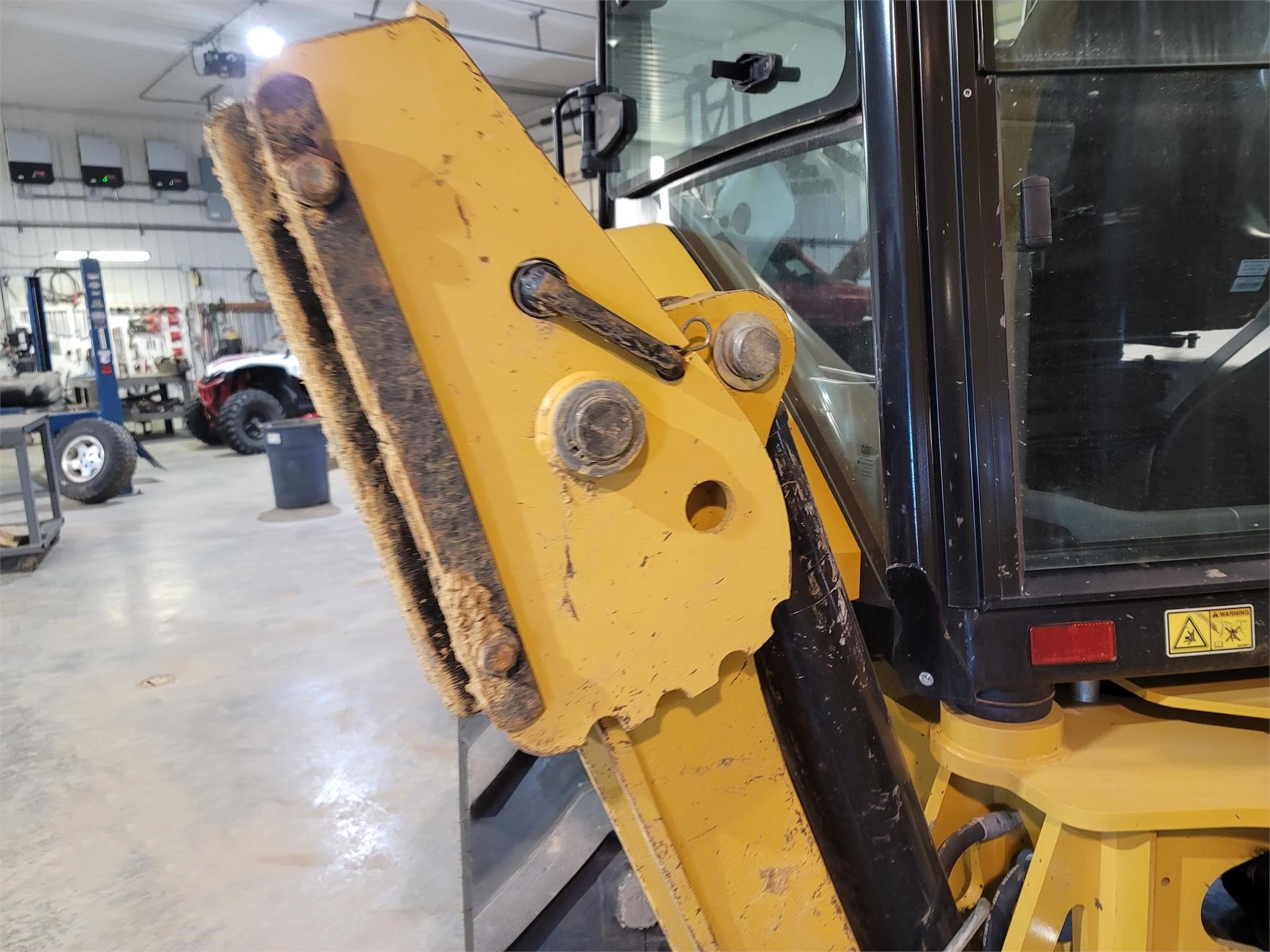 gallery 2018 Caterpillar 420F2 Backhoe