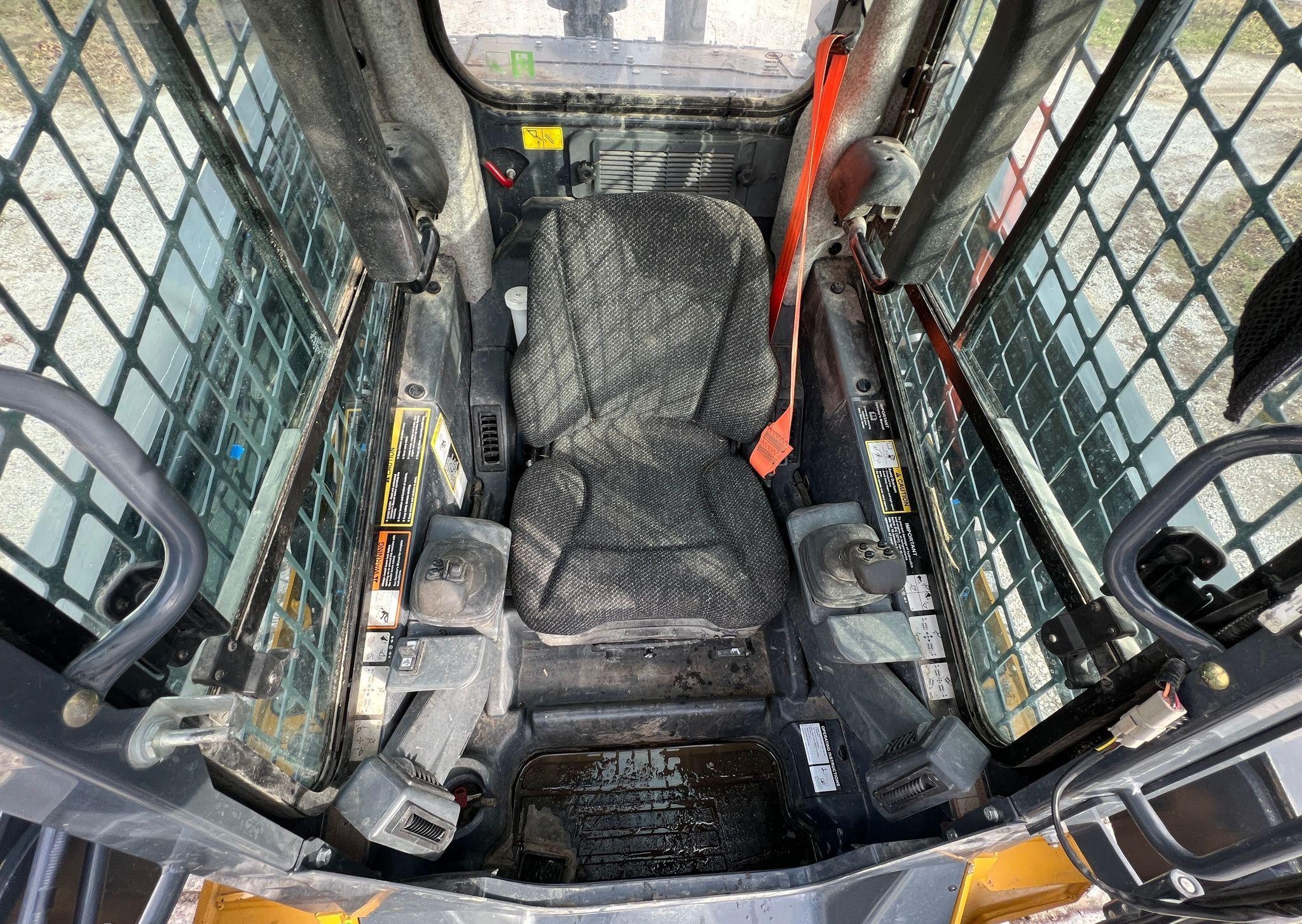 gallery 2019 John Deere 333G  tracked skid steer loader