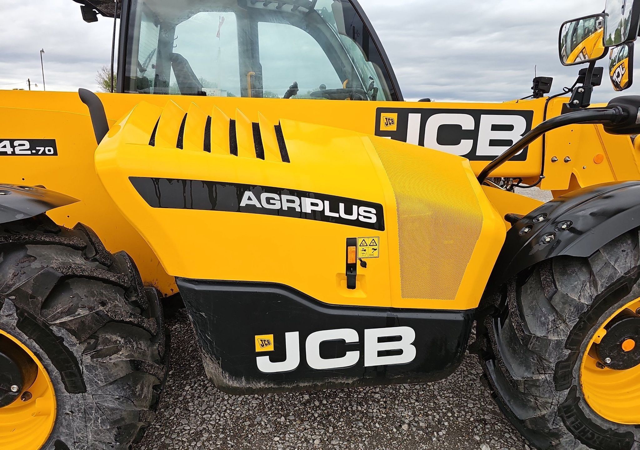 gallery 2023 JCB 542-70AG telehandler