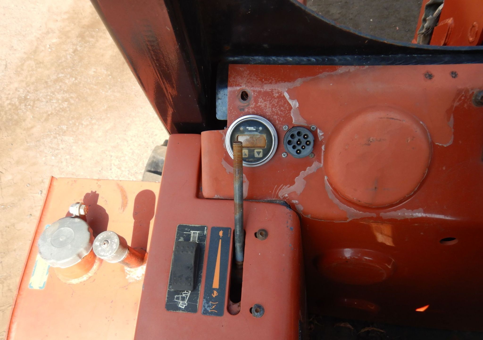 gallery 2004 Ditch Witch HT115 cable plow