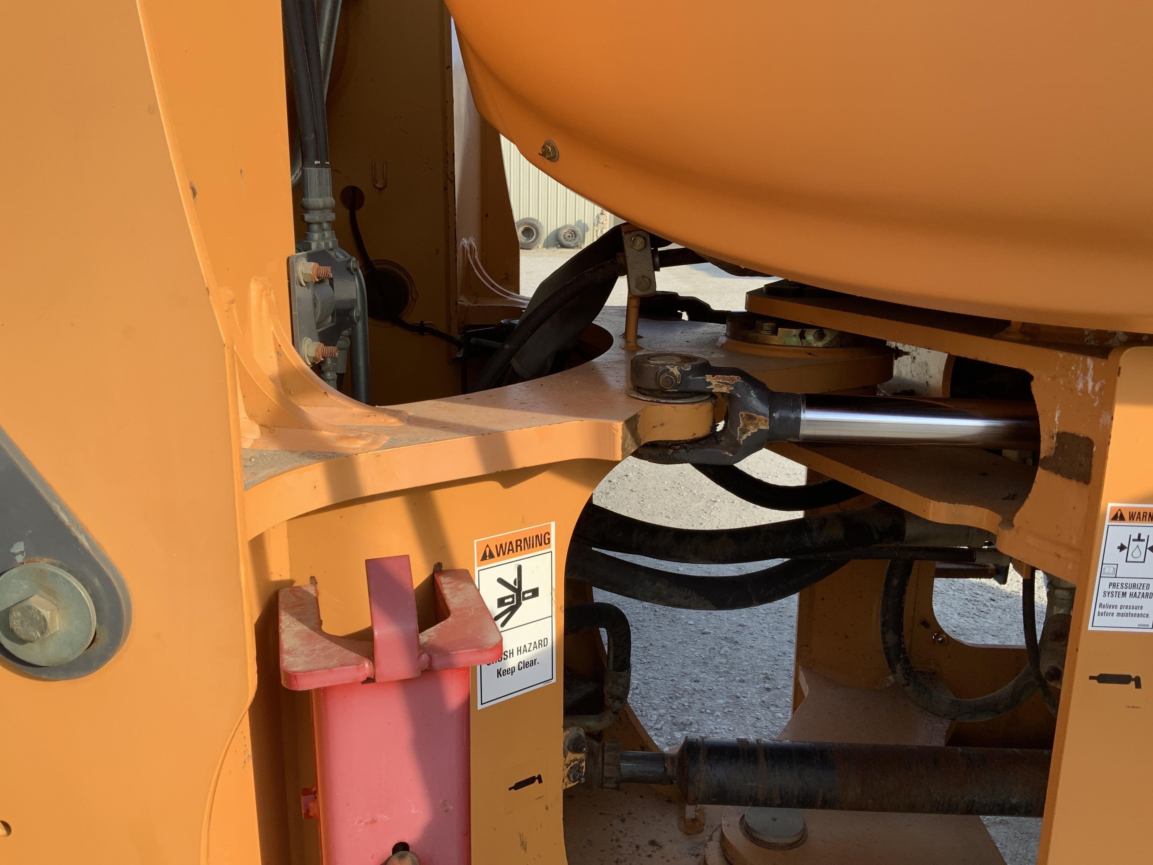 gallery 2013 Case 821F Wheel Loader