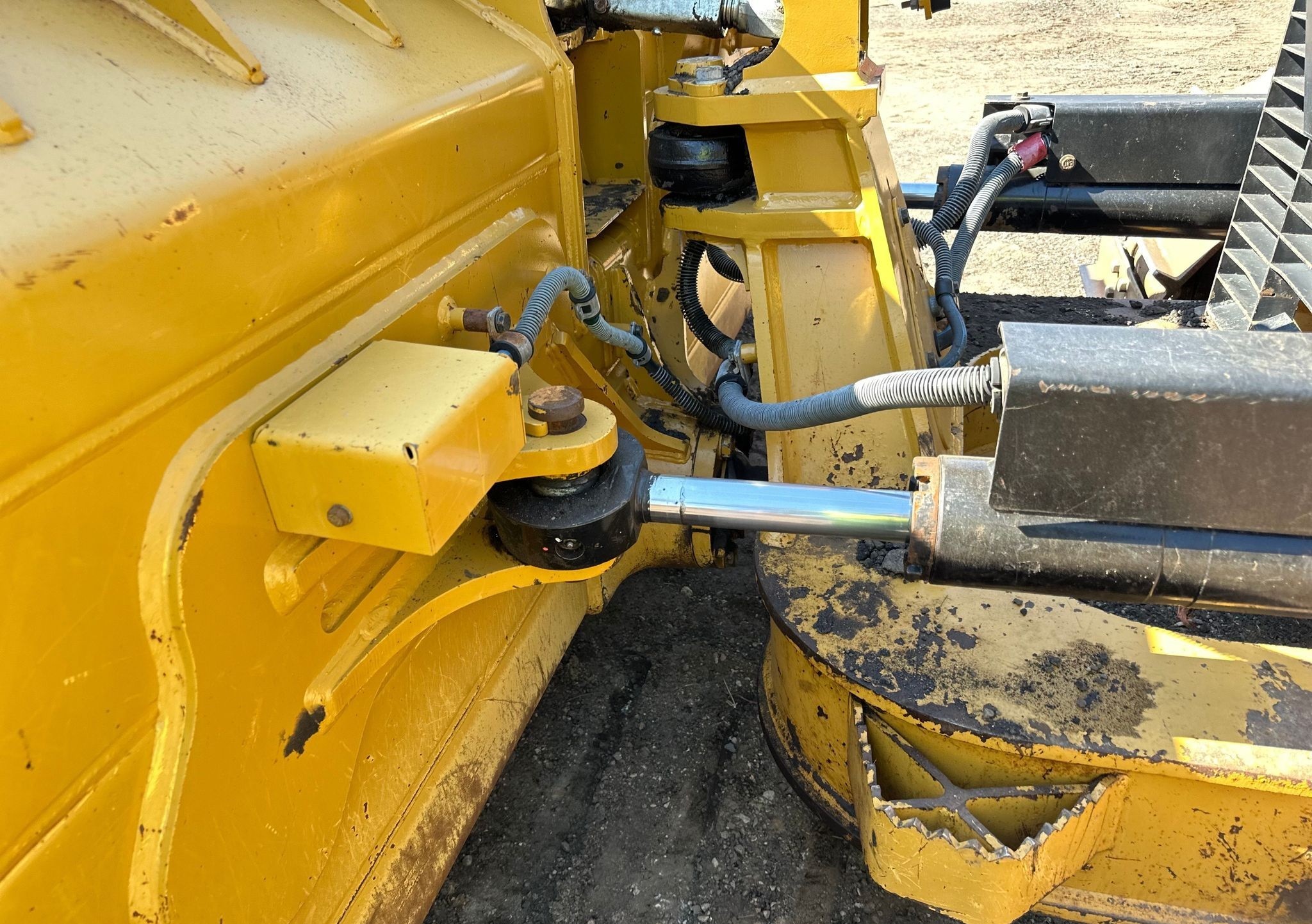 gallery 2016 Caterpillar D6K2 LGP dozer