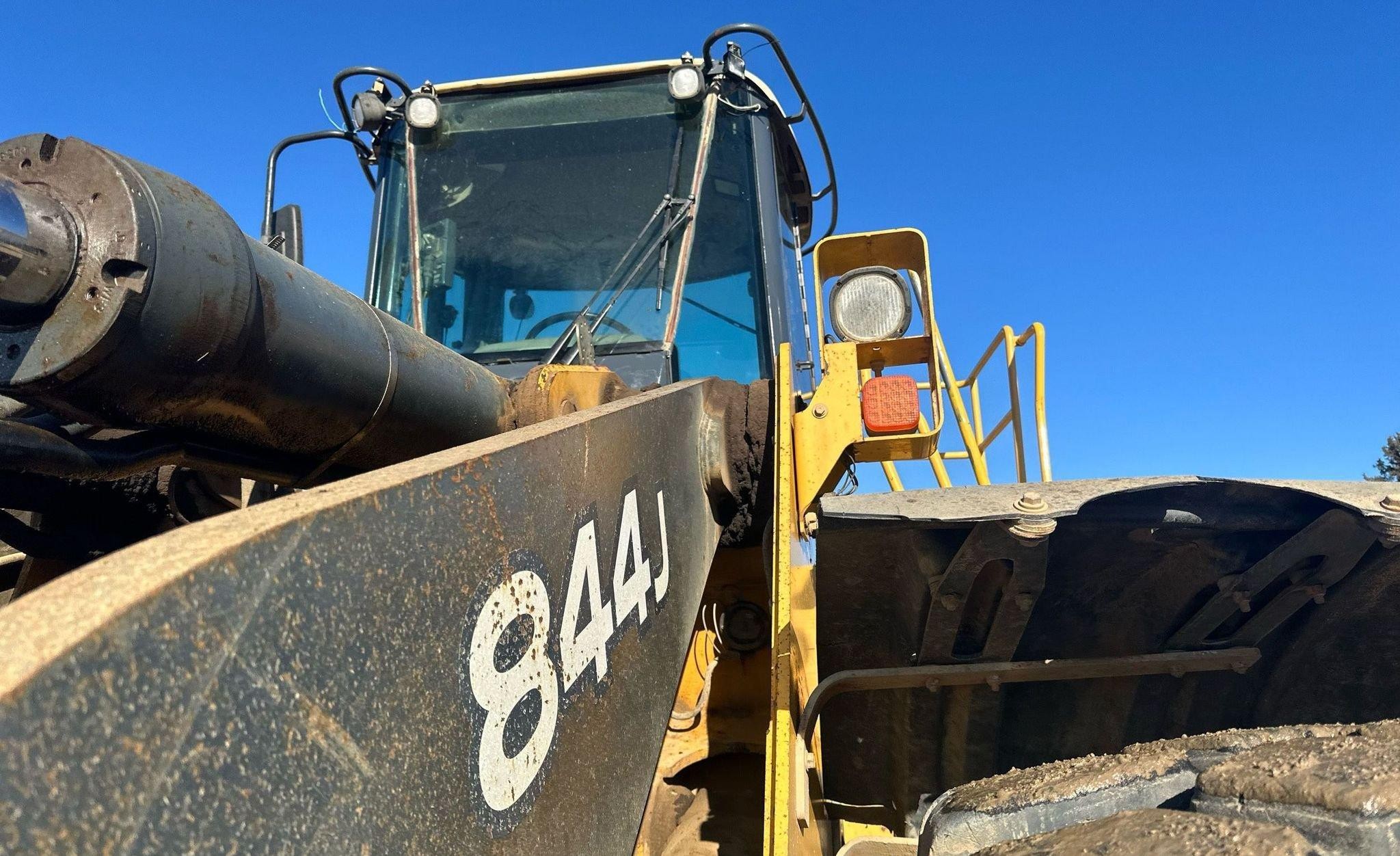 gallery 2006 John Deere 844J wheel loader