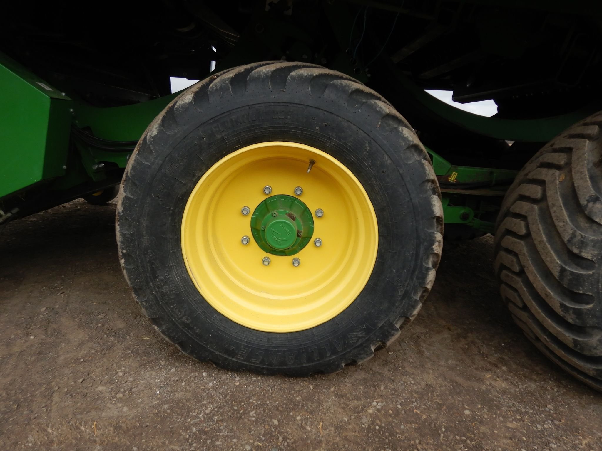 gallery 2016 John Deere L340 square baler