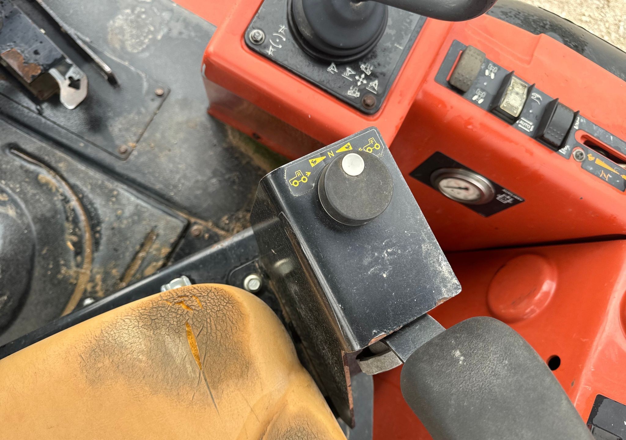gallery 2013 Ditch Witch RT120 Quad trencher