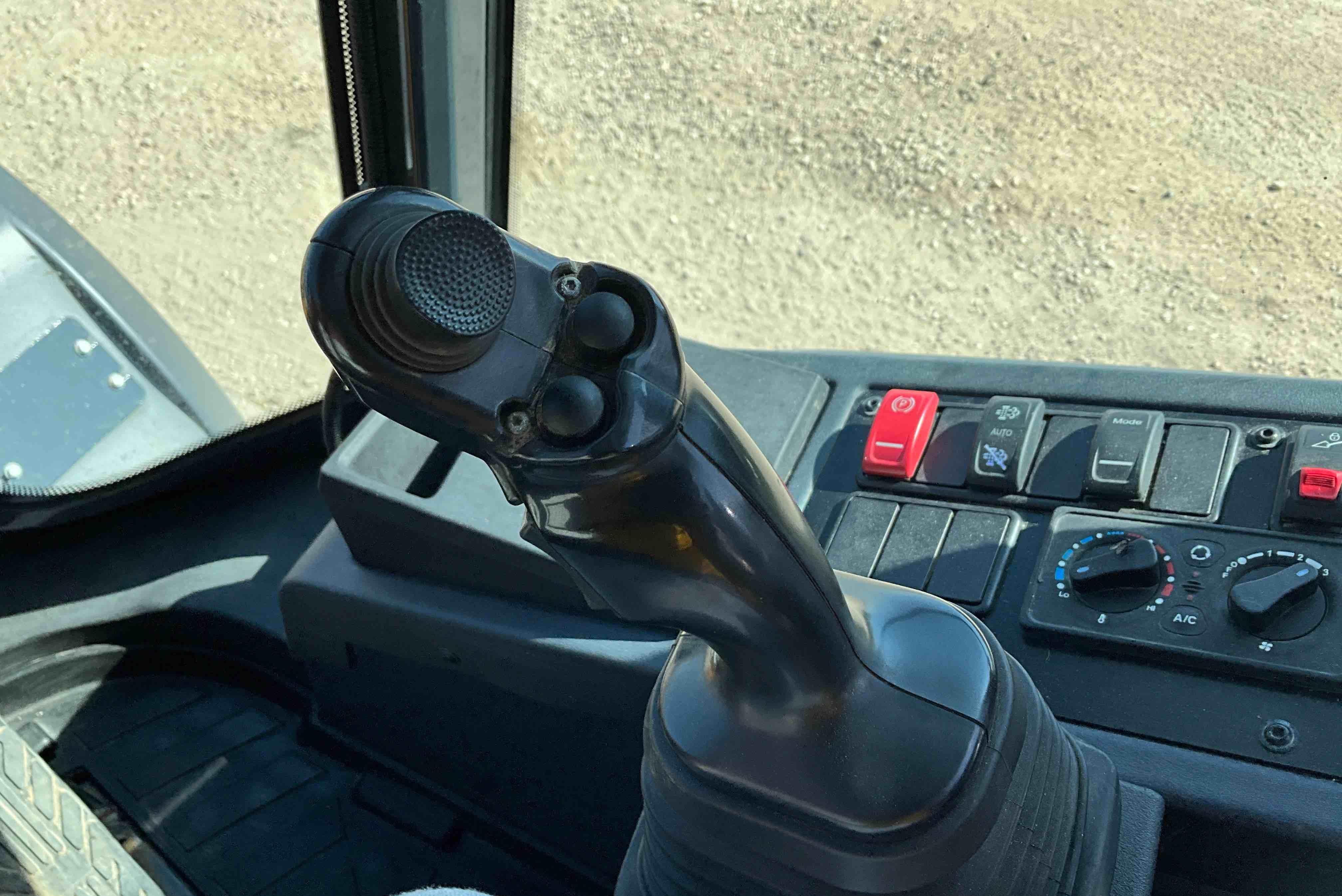 gallery 2021 John Deere 244L Wheel Loader