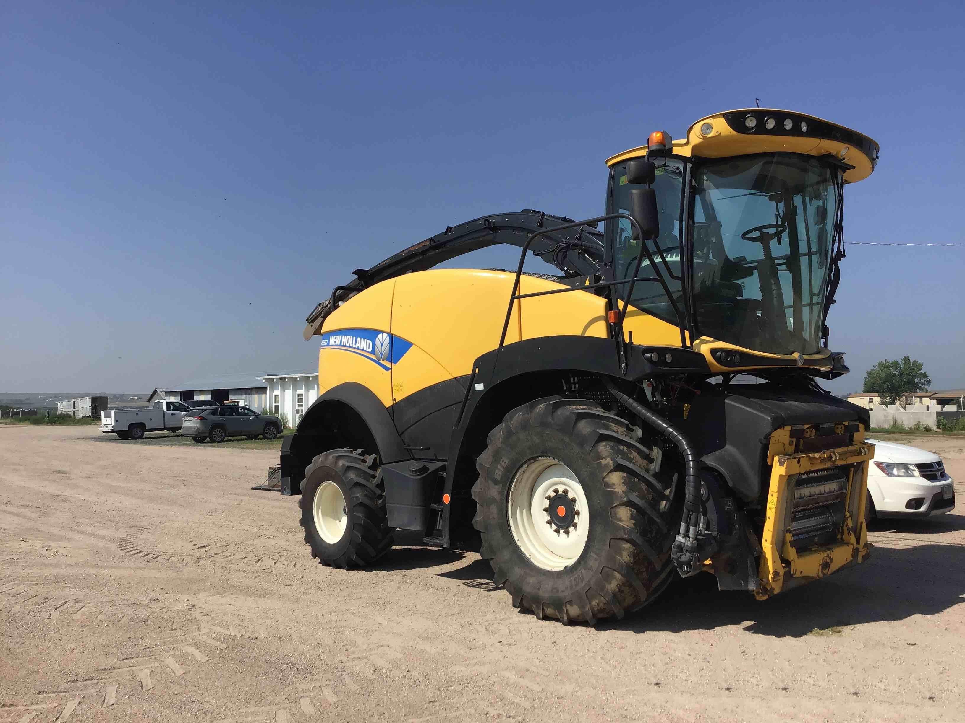 gallery 2016 New Holland FR850 Self-Propelled Forage Harvester