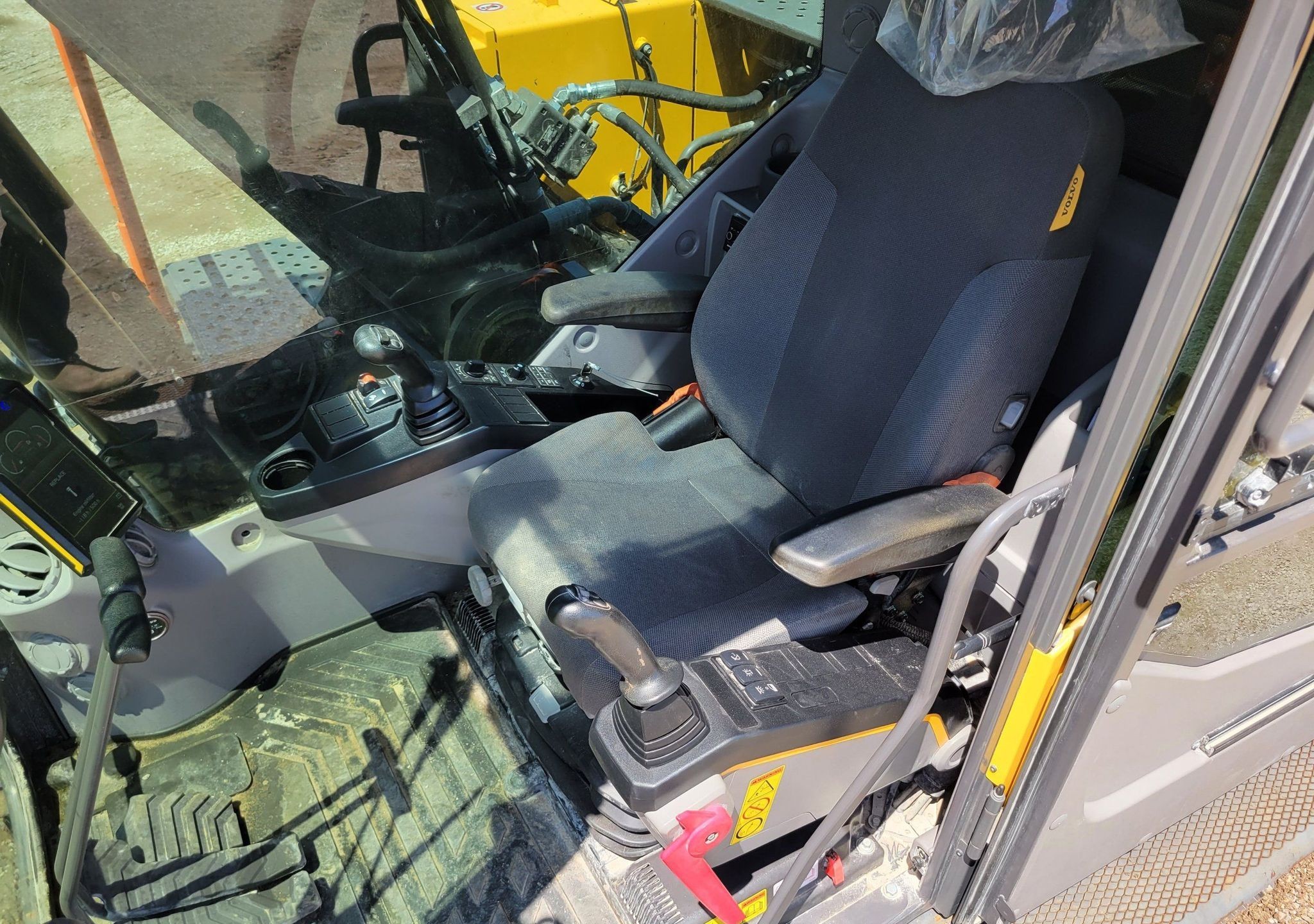 gallery 2020 Volvo EC160EL excavator