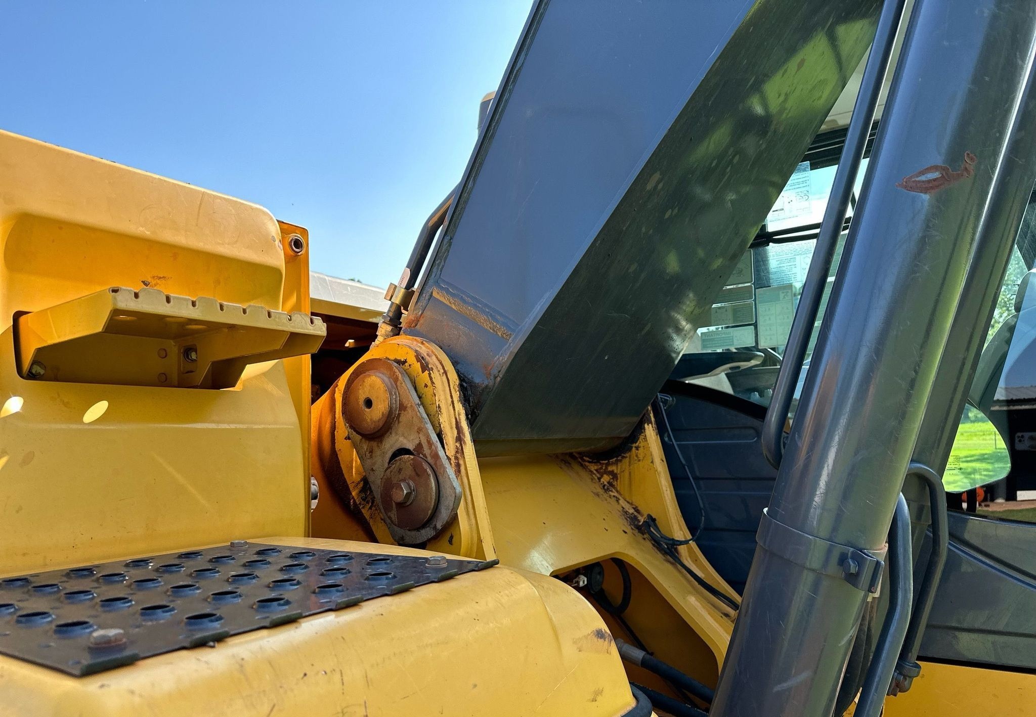 gallery 2014 John Deere 250G LC excavator