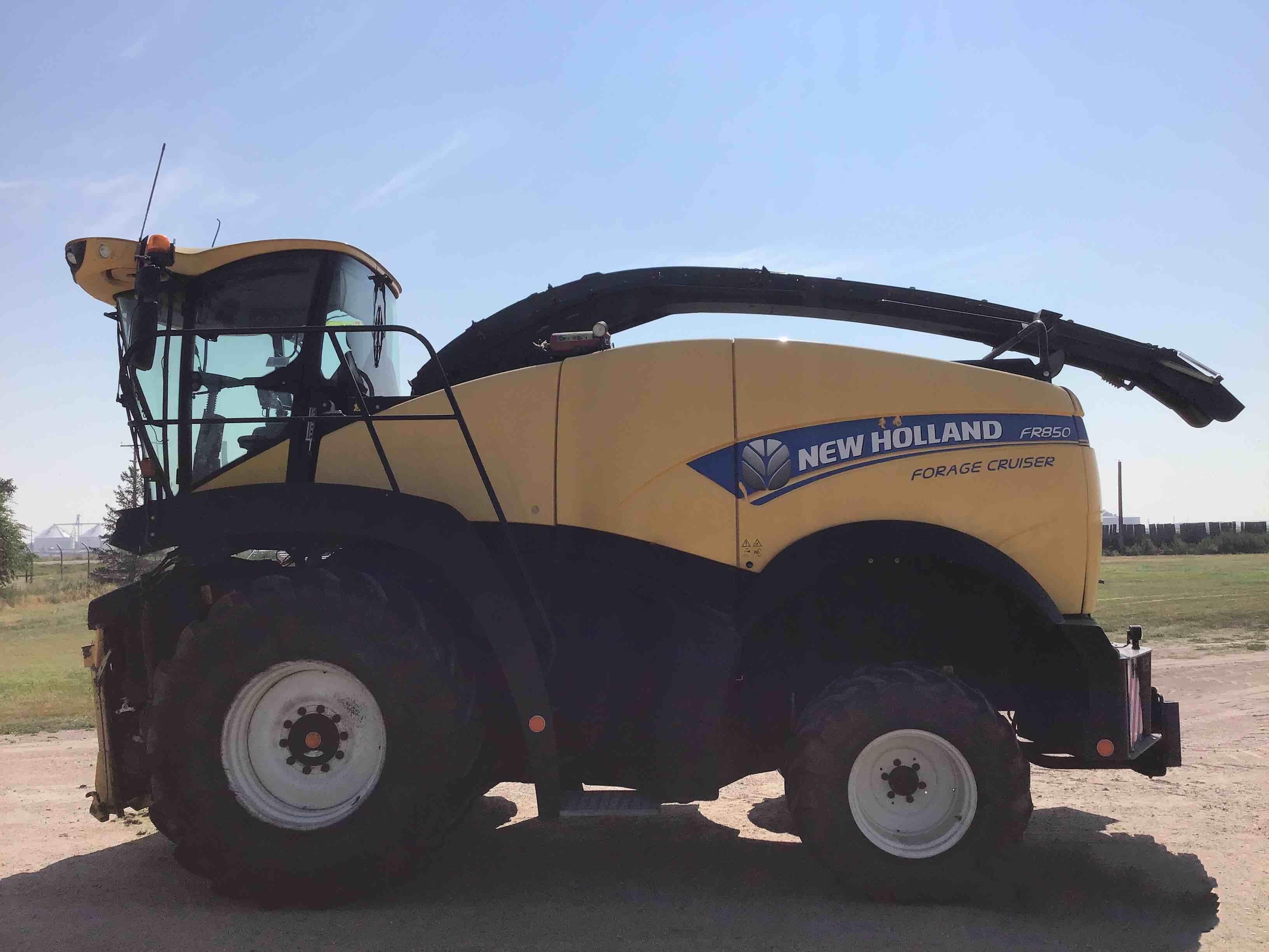 gallery 2016 New Holland FR850 Self-Propelled Forage Harvester