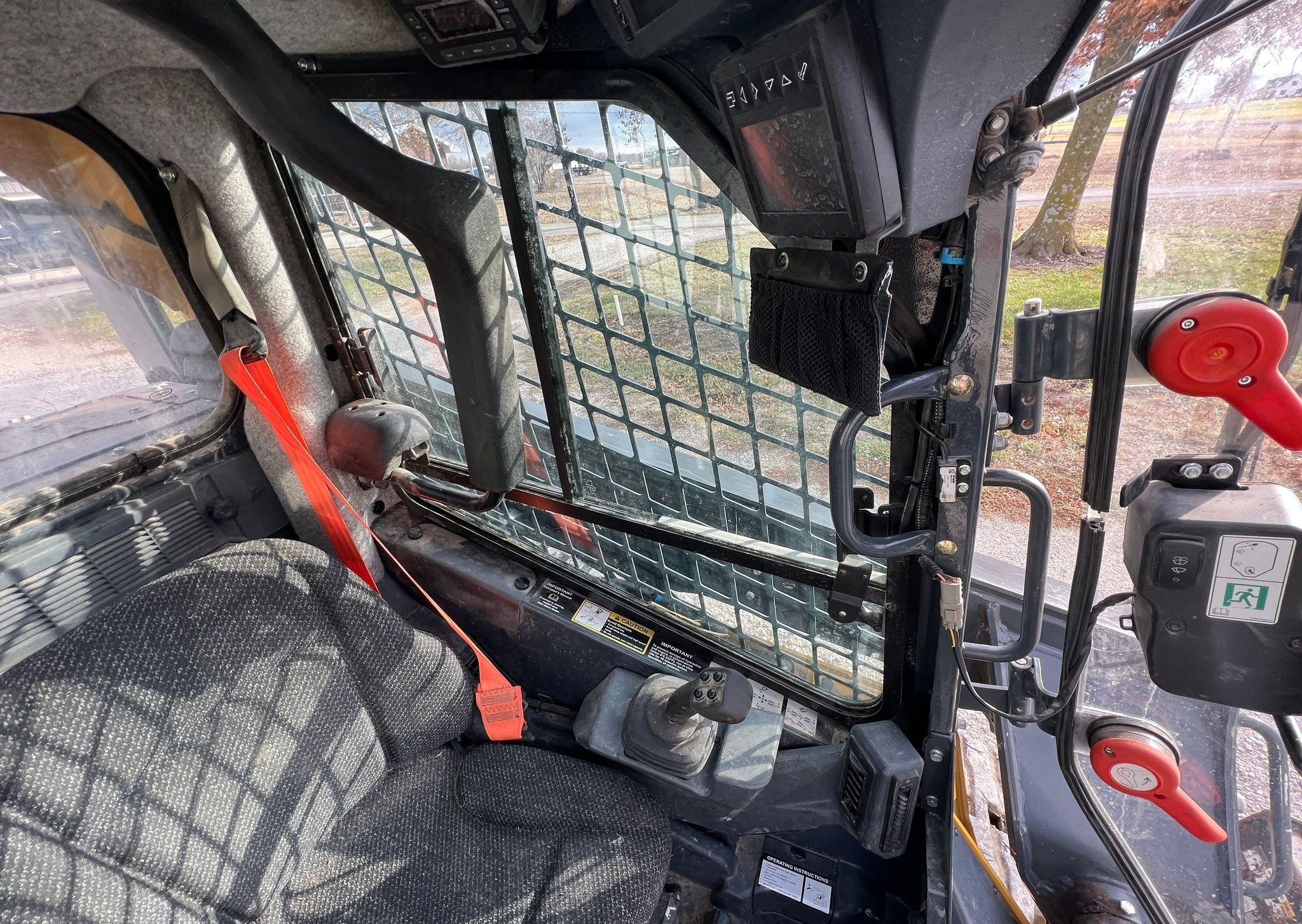gallery 2019 John Deere 333G  tracked skid steer loader