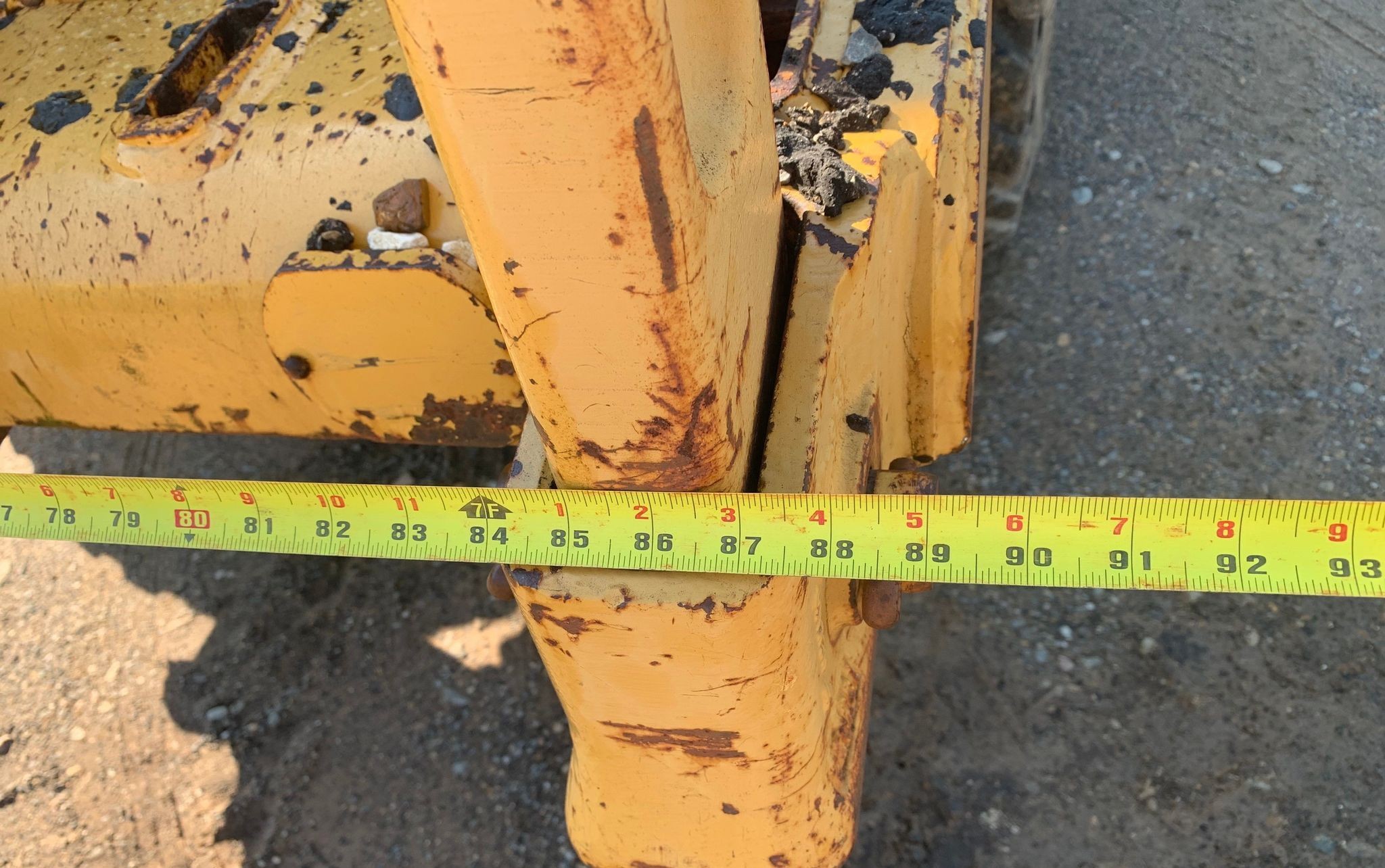 gallery 2001 Caterpillar 140H motor grader