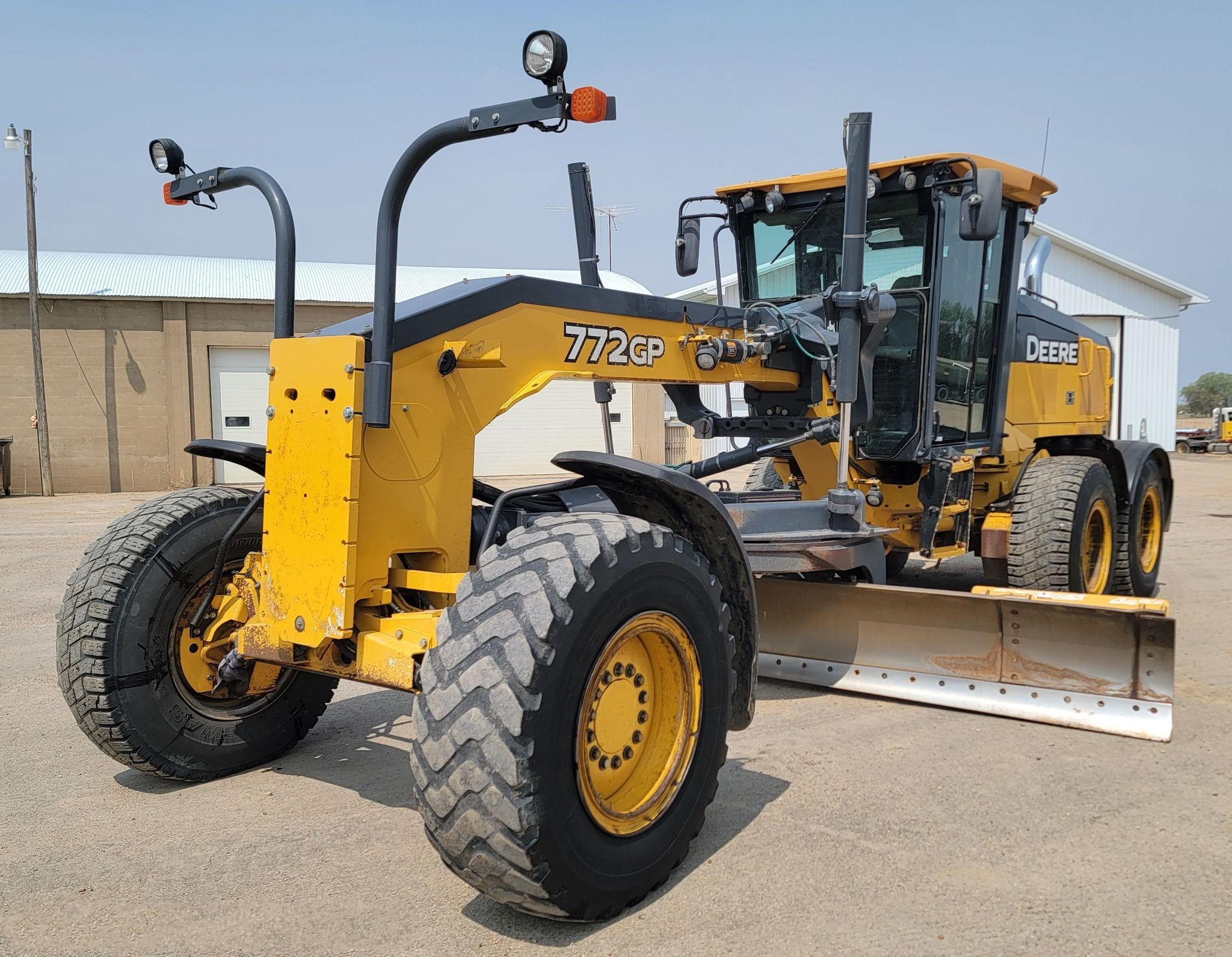 gallery 2016 John Deere 772GP motor grader