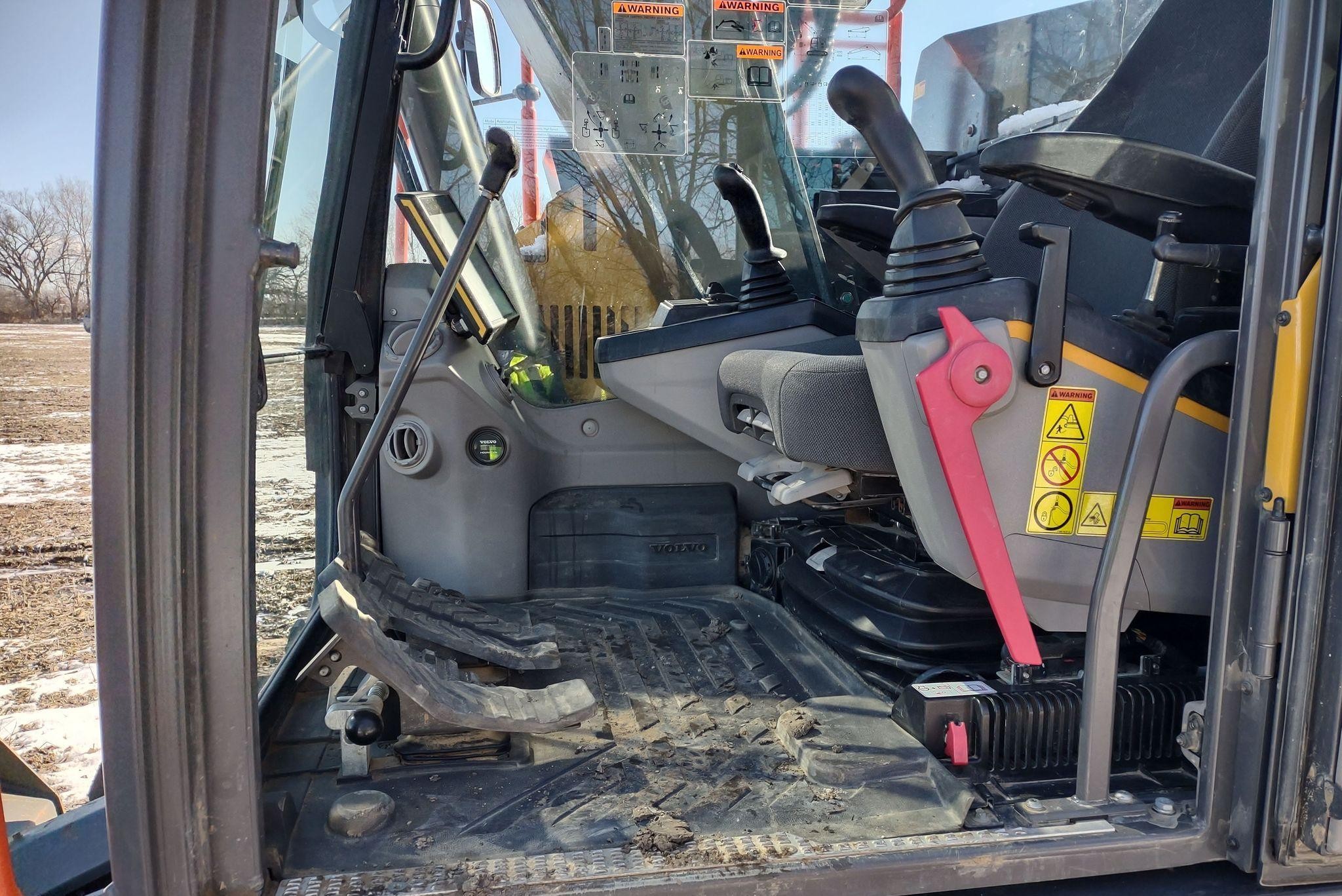 gallery 2021 Volvo ECR145EL excavator
