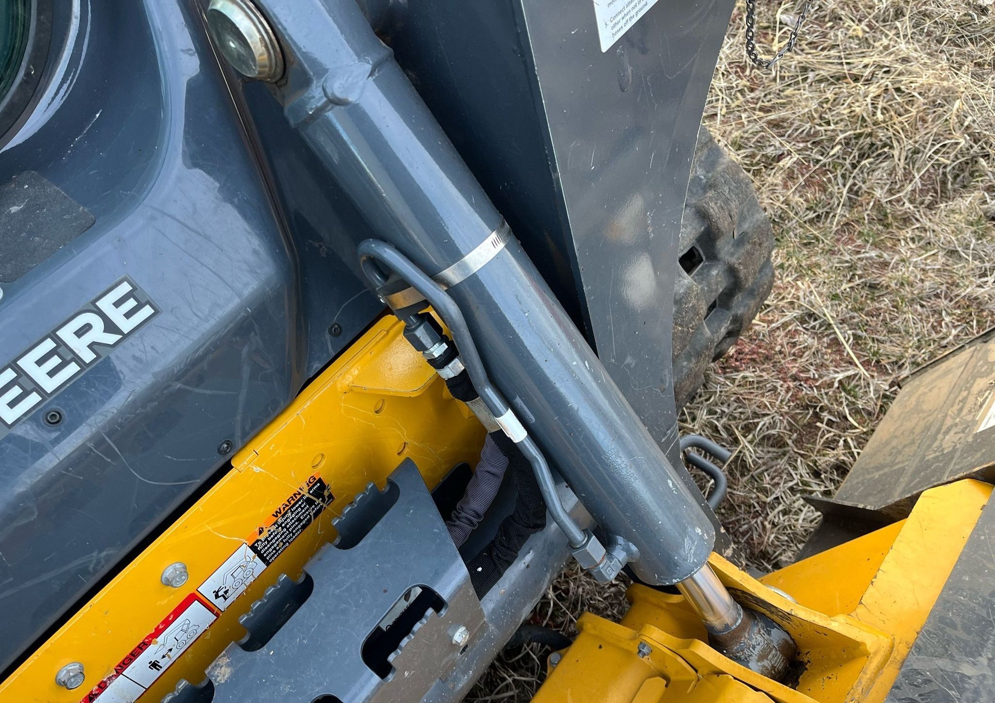 gallery 2019 John Deere 325G tracked skid steer loader