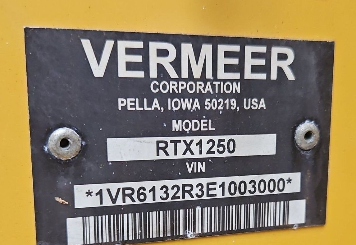 gallery 2014 Vermeer RTX1250 cable plow
