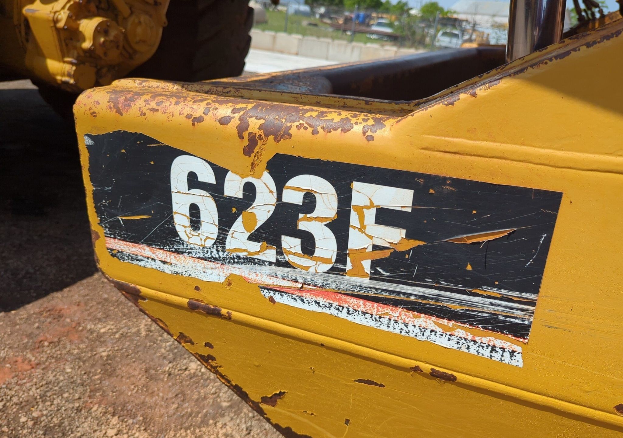gallery 1995 Caterpillar 623F Elevating Scraper