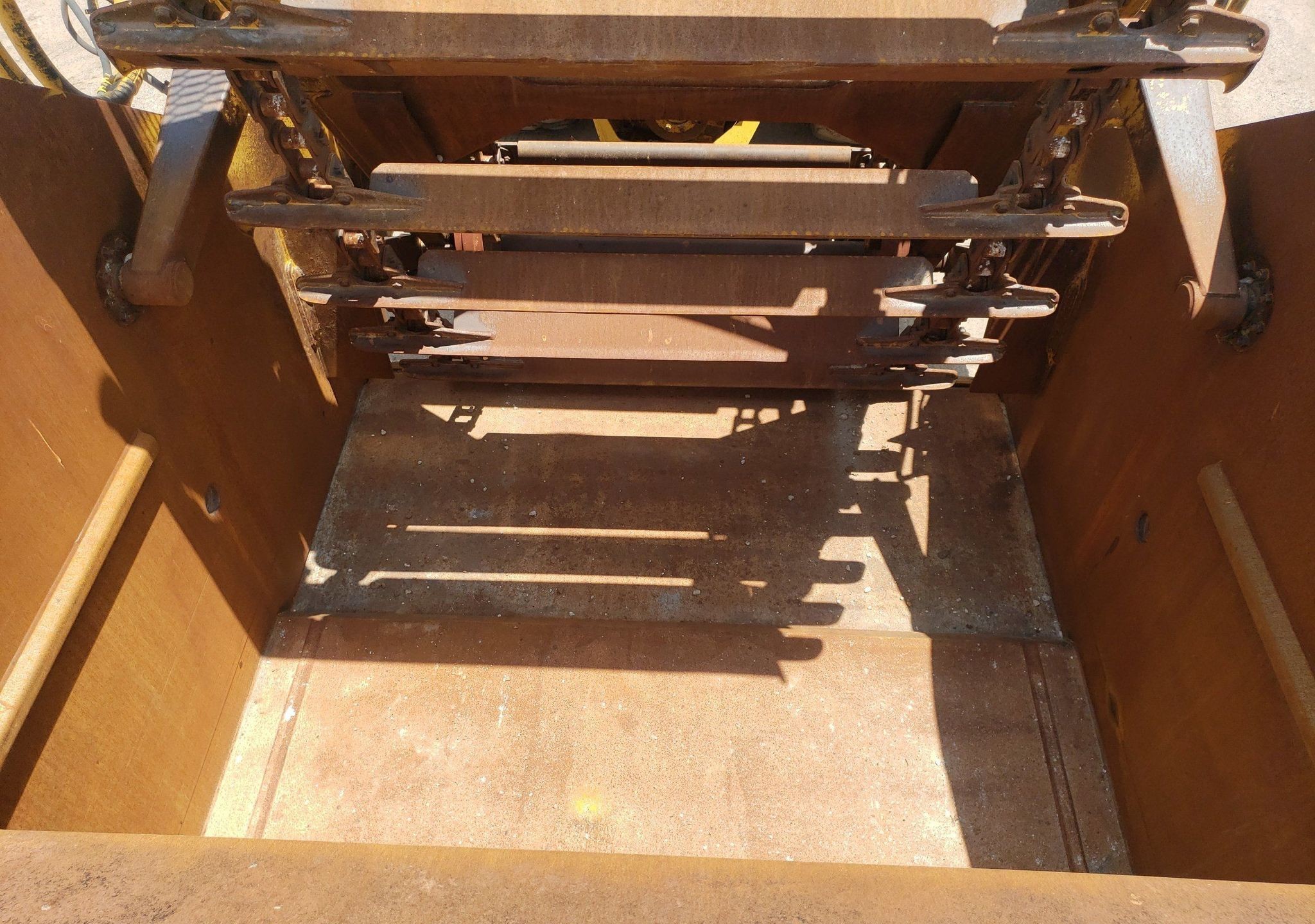 gallery 2006 Caterpillar 615C elevating scraper