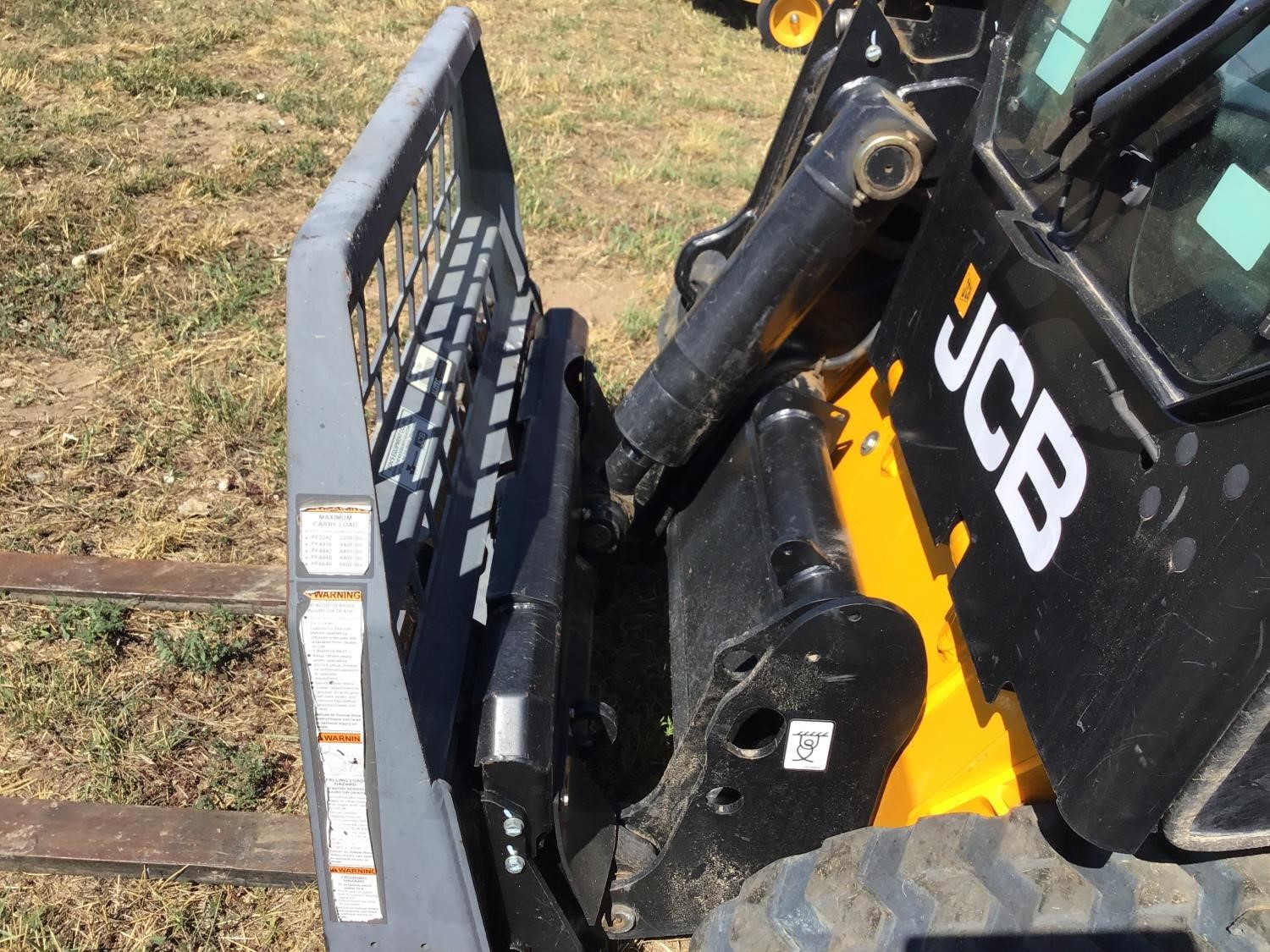 gallery 2015 JCB 260T Skid Steer Track Loader
