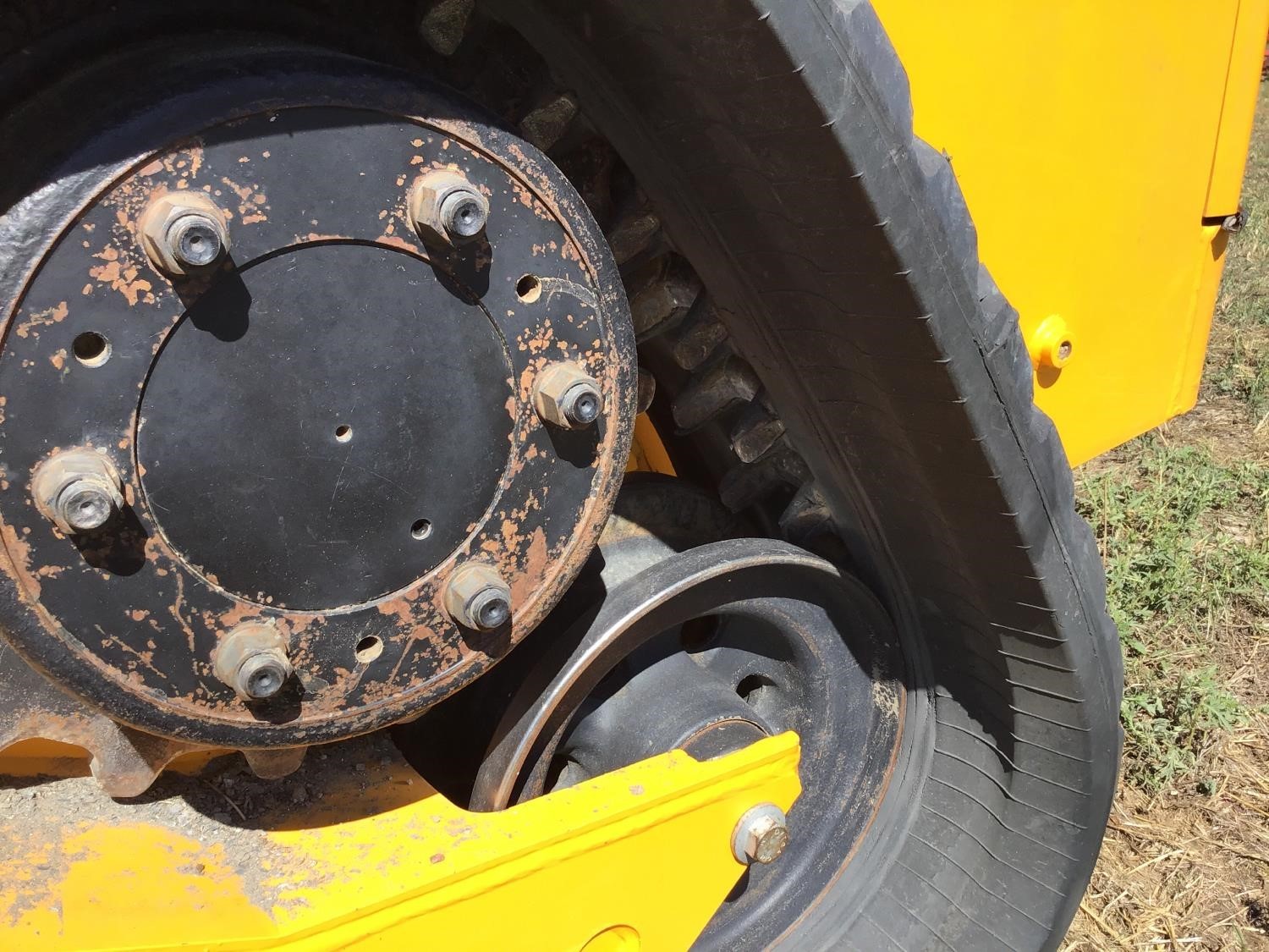 gallery 2015 JCB 260T Skid Steer Track Loader
