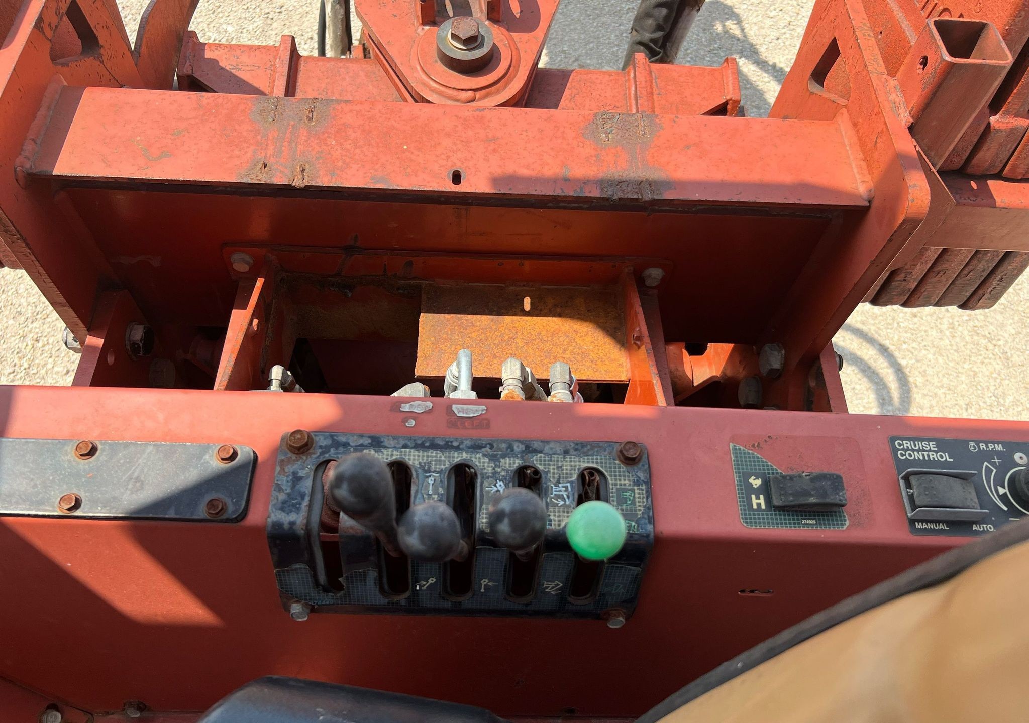gallery 2006 Ditch Witch HT185 cable plow