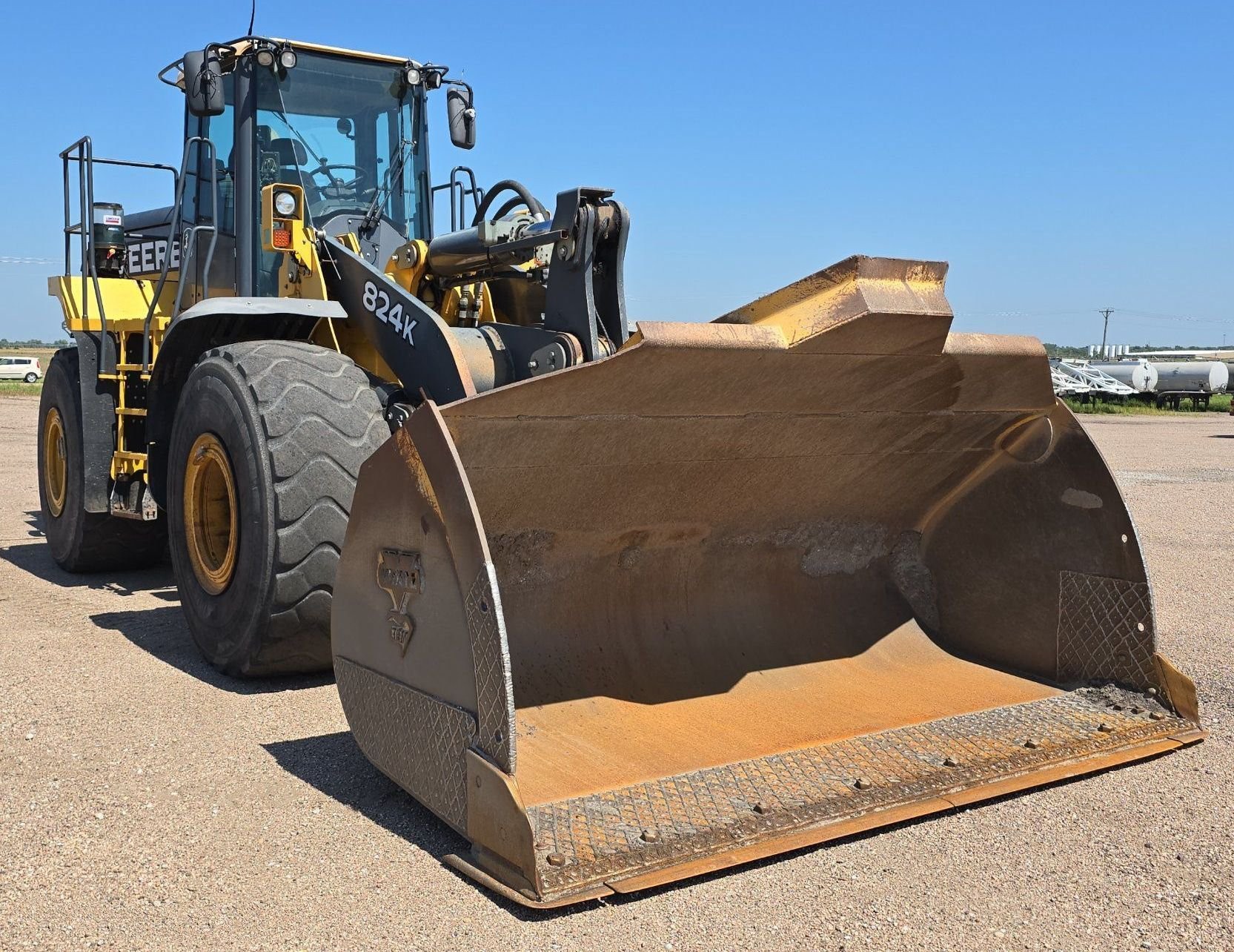 gallery 2014 John Deere 824K Wheel Loader