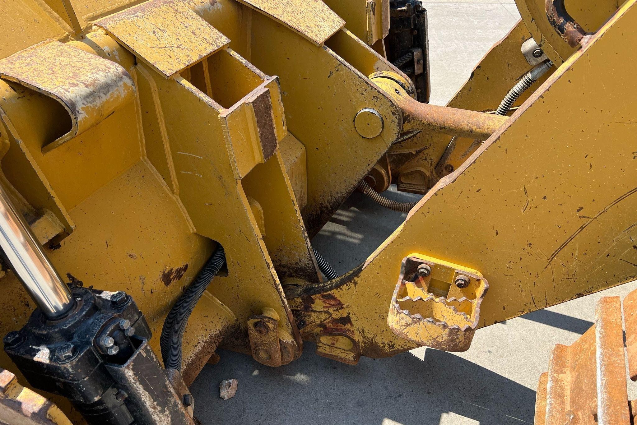 gallery 2016 Caterpillar 963K track loader
