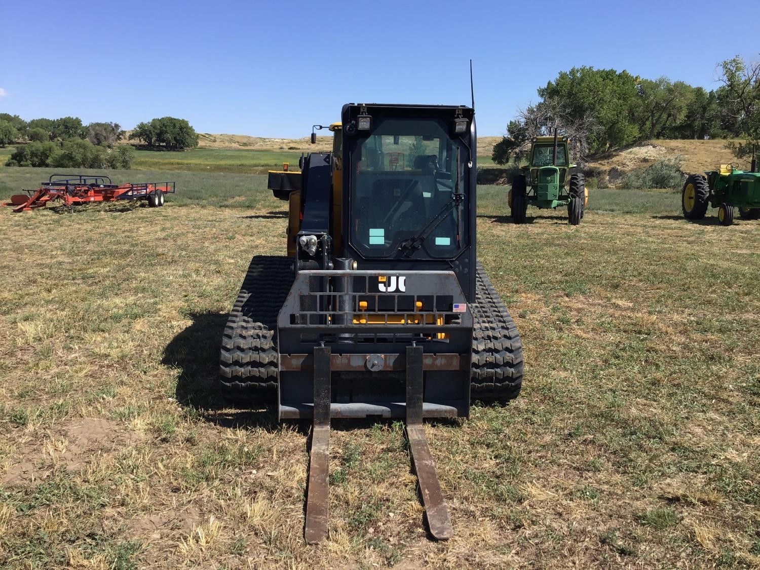 gallery 2015 JCB 260T Skid Steer Track Loader