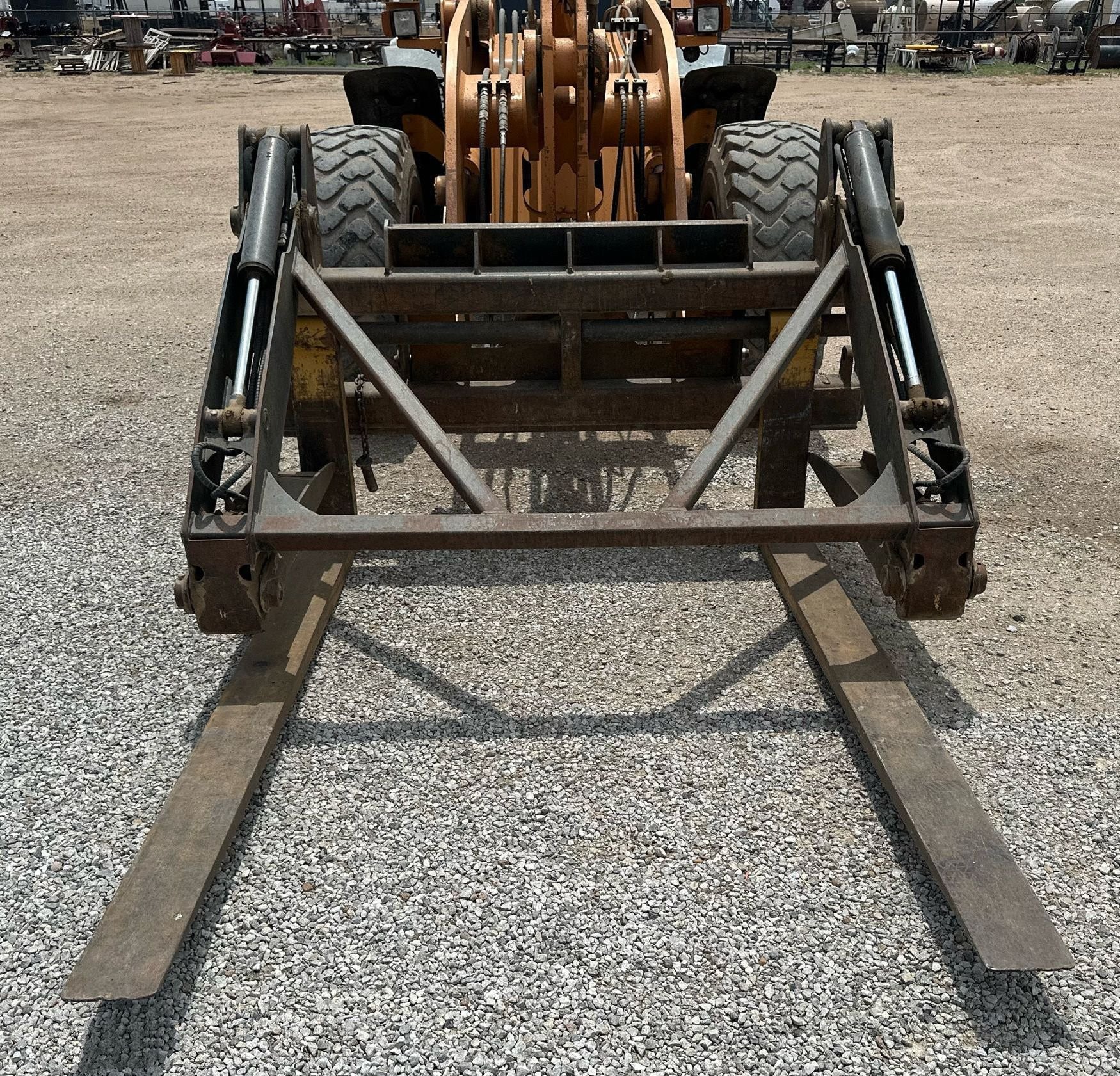 gallery 2011 Case 821F wheel loader