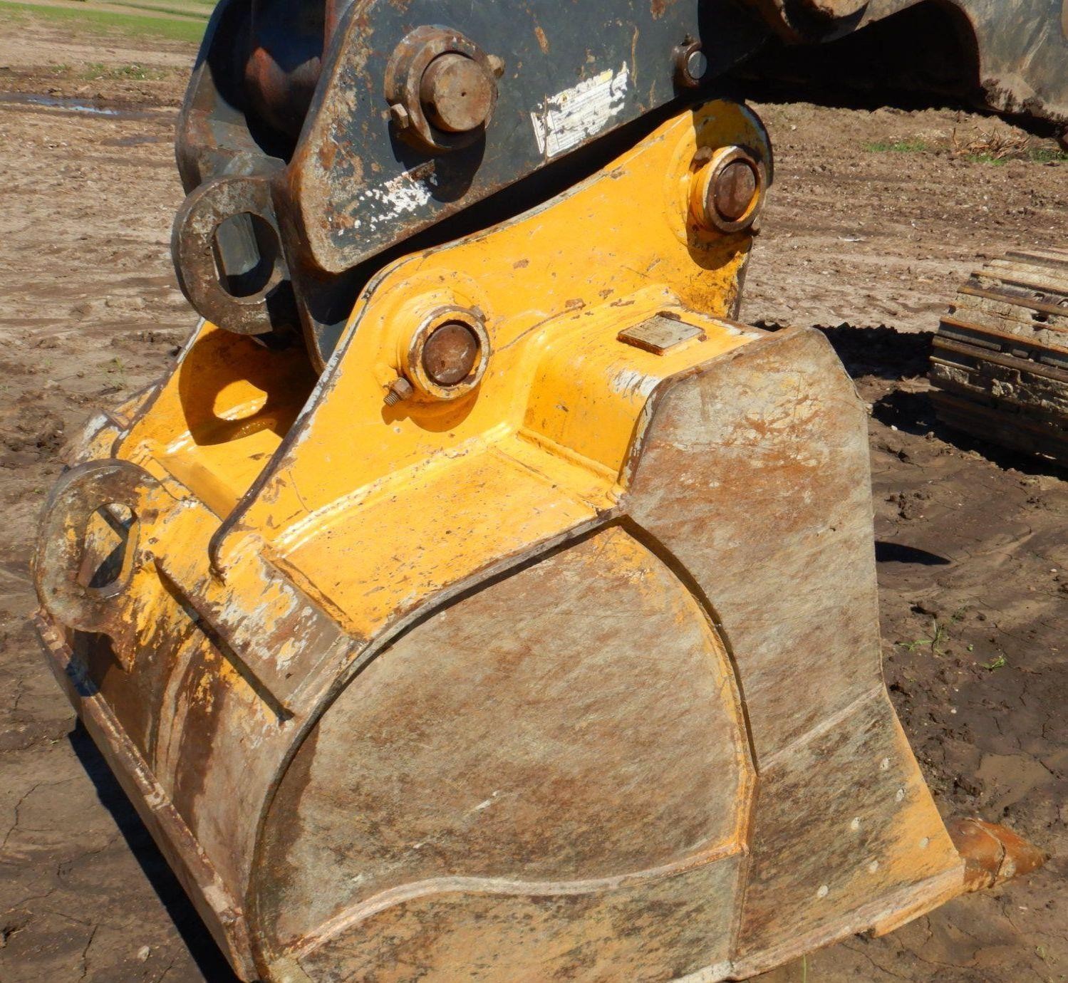 gallery 2011 John Deere 200DLC  excavator