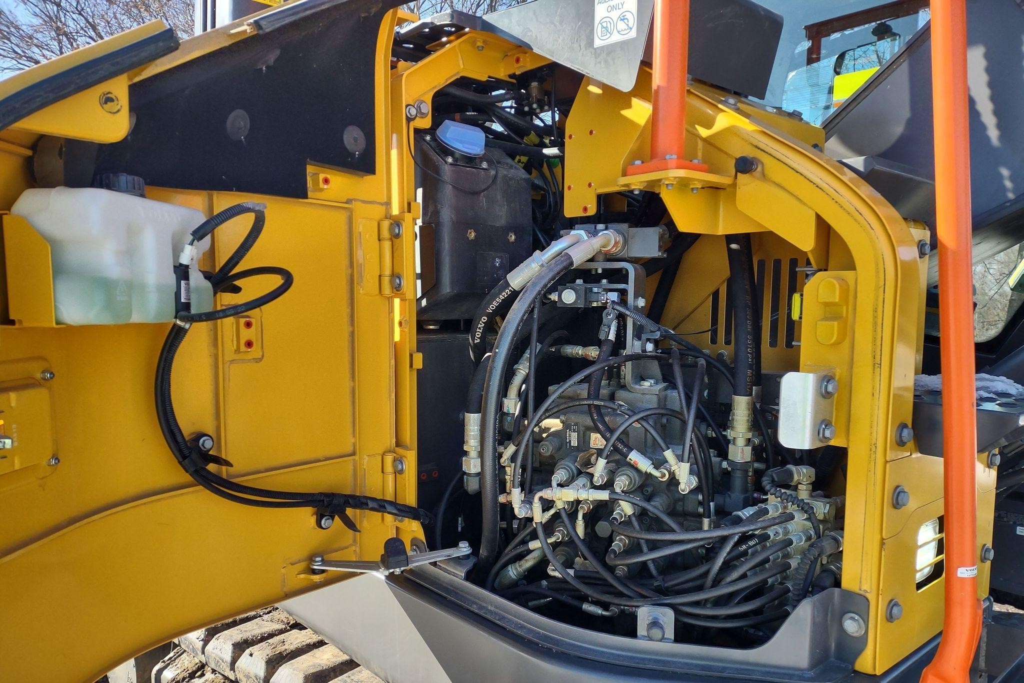 gallery 2021 Volvo ECR145EL excavator