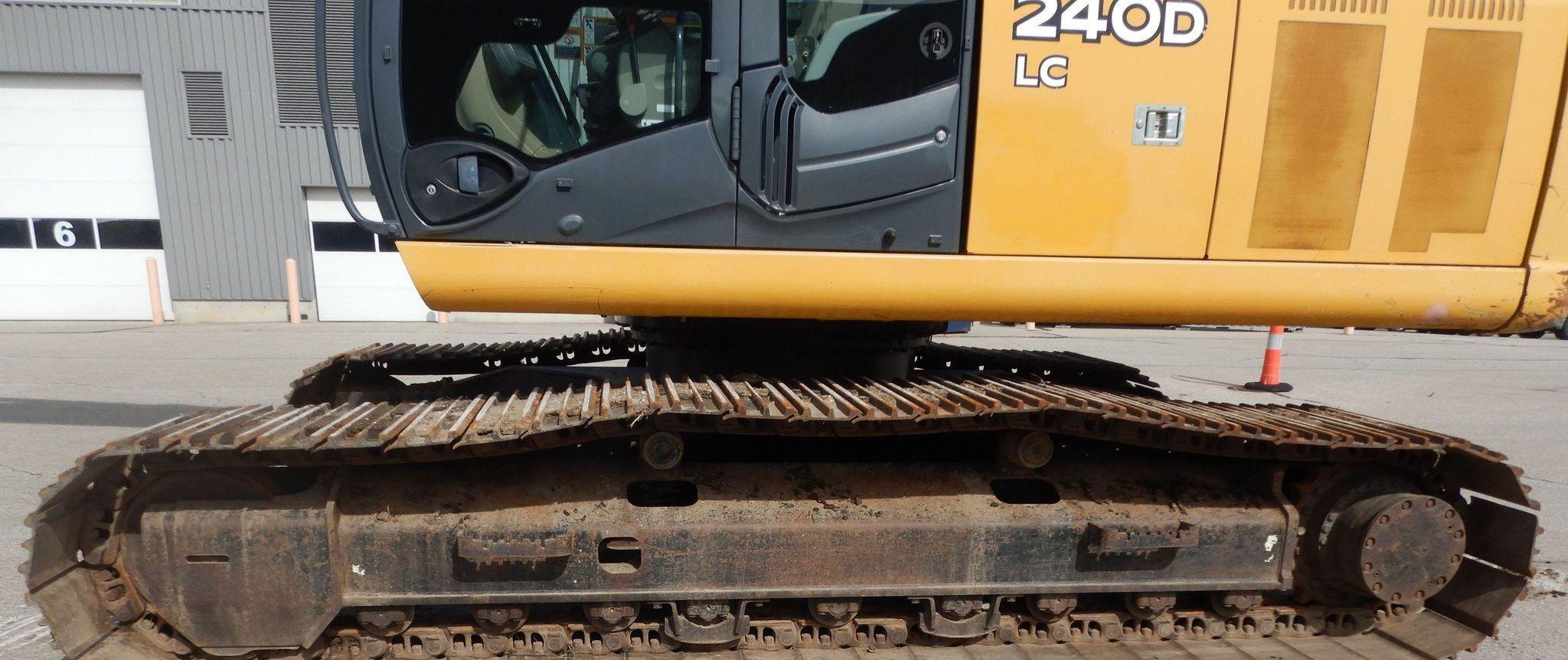 gallery 2011 John Deere 240DLC excavator
