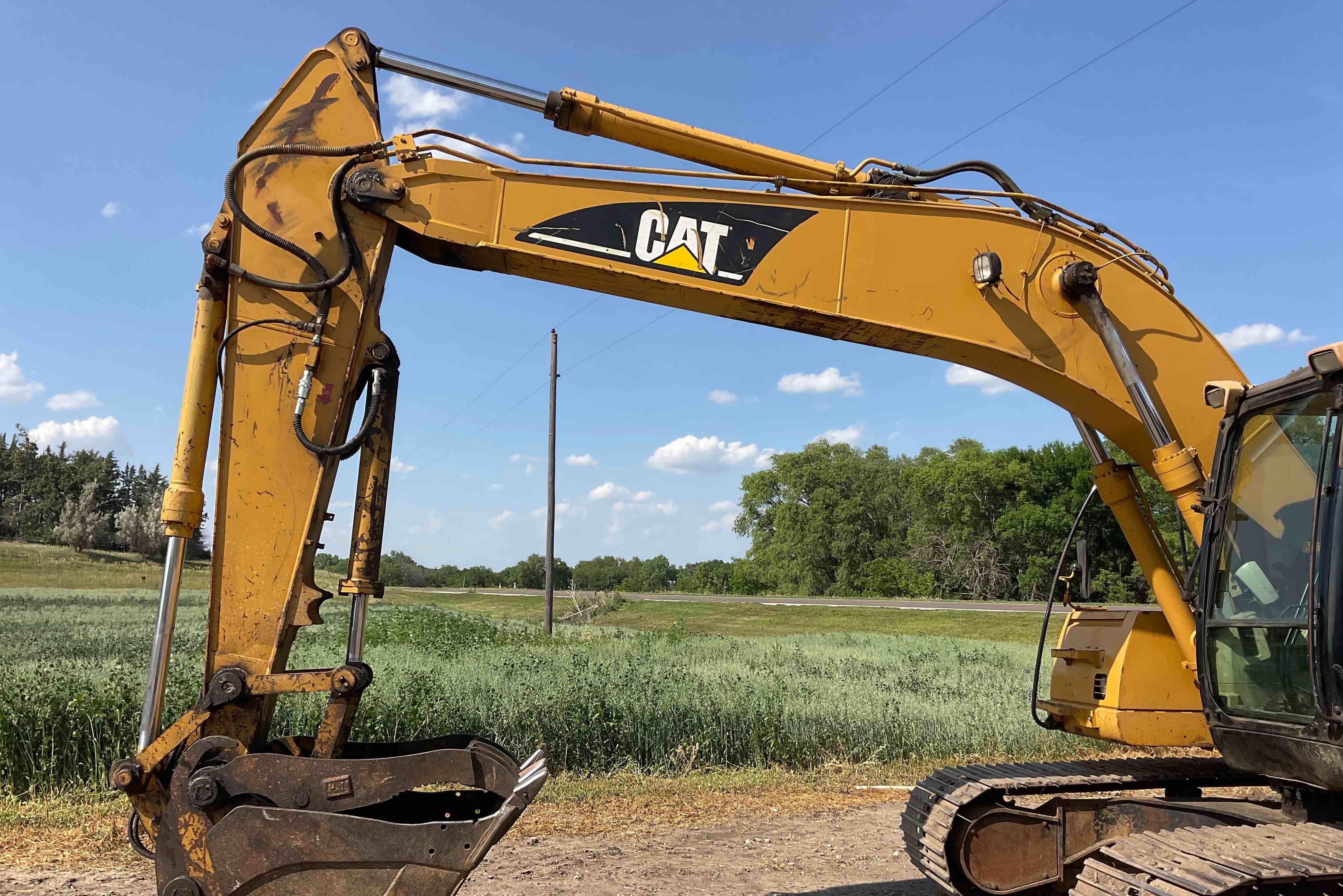 gallery 2004 Caterpillar 320CLU Excavator