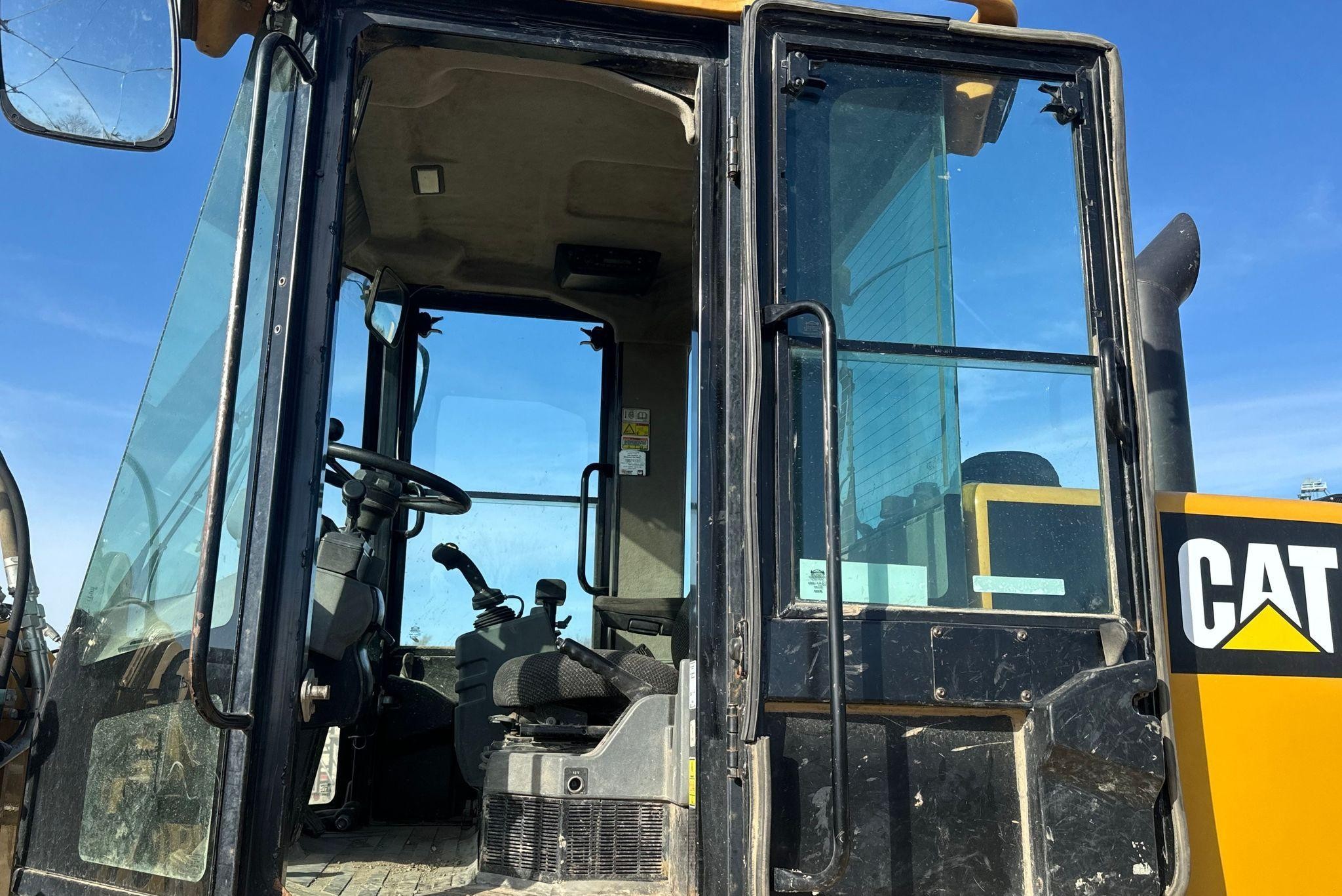 gallery 2011 Caterpillar 924H wheel loader