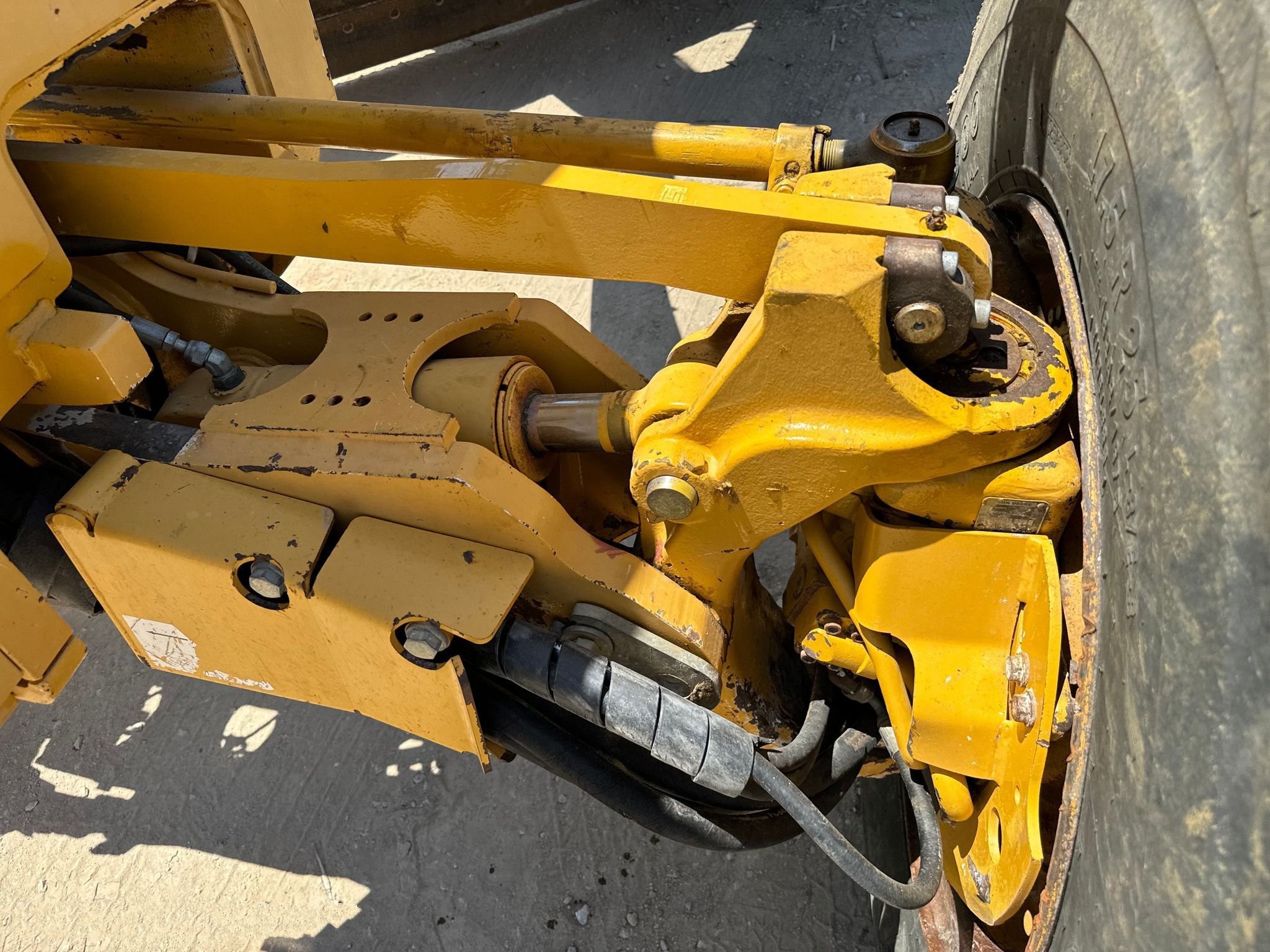 gallery 2011 John Deere 772G motor grader