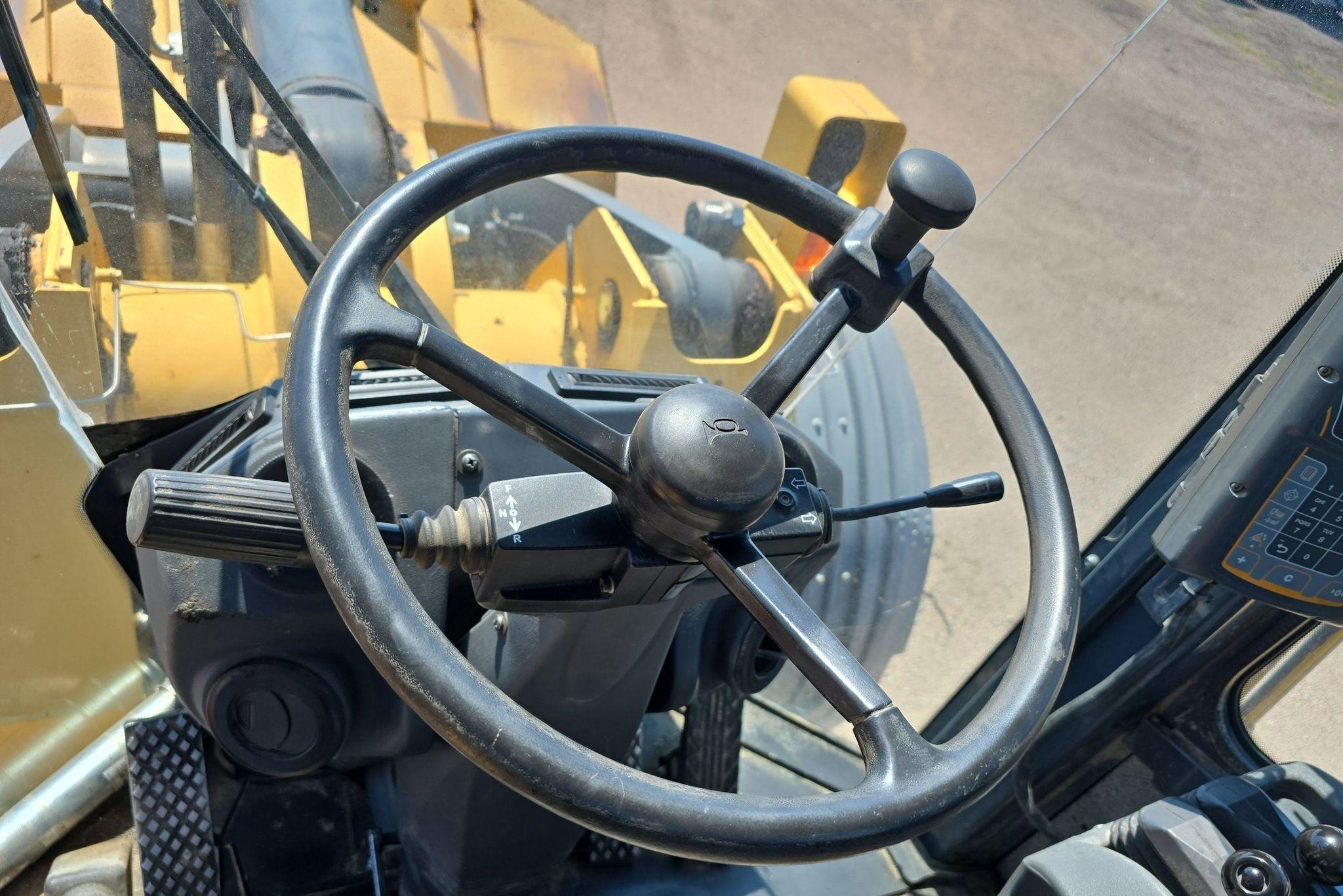 gallery 2014 John Deere 824K Wheel Loader